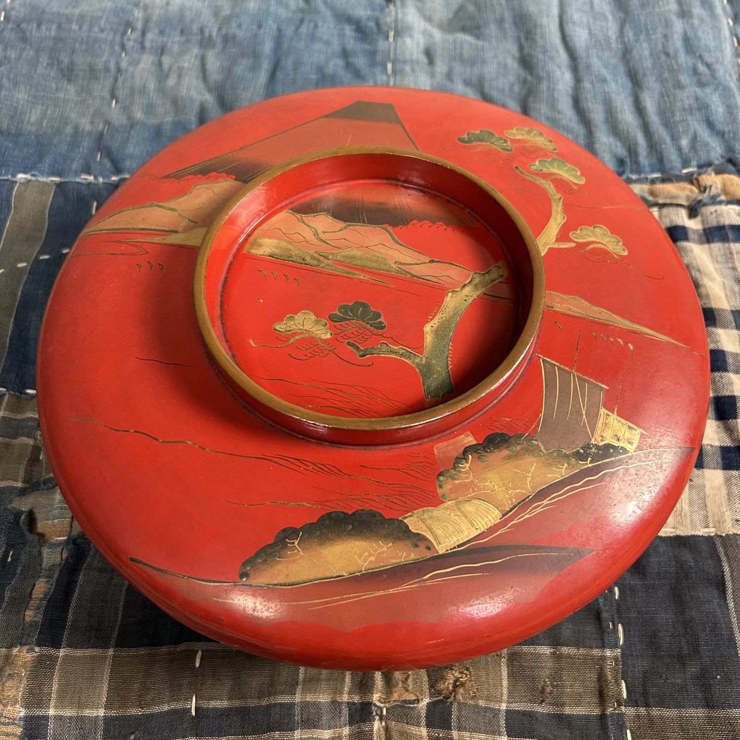 Wooden Maki-e Lacquerware Bowl with Lid, Meiji Period.