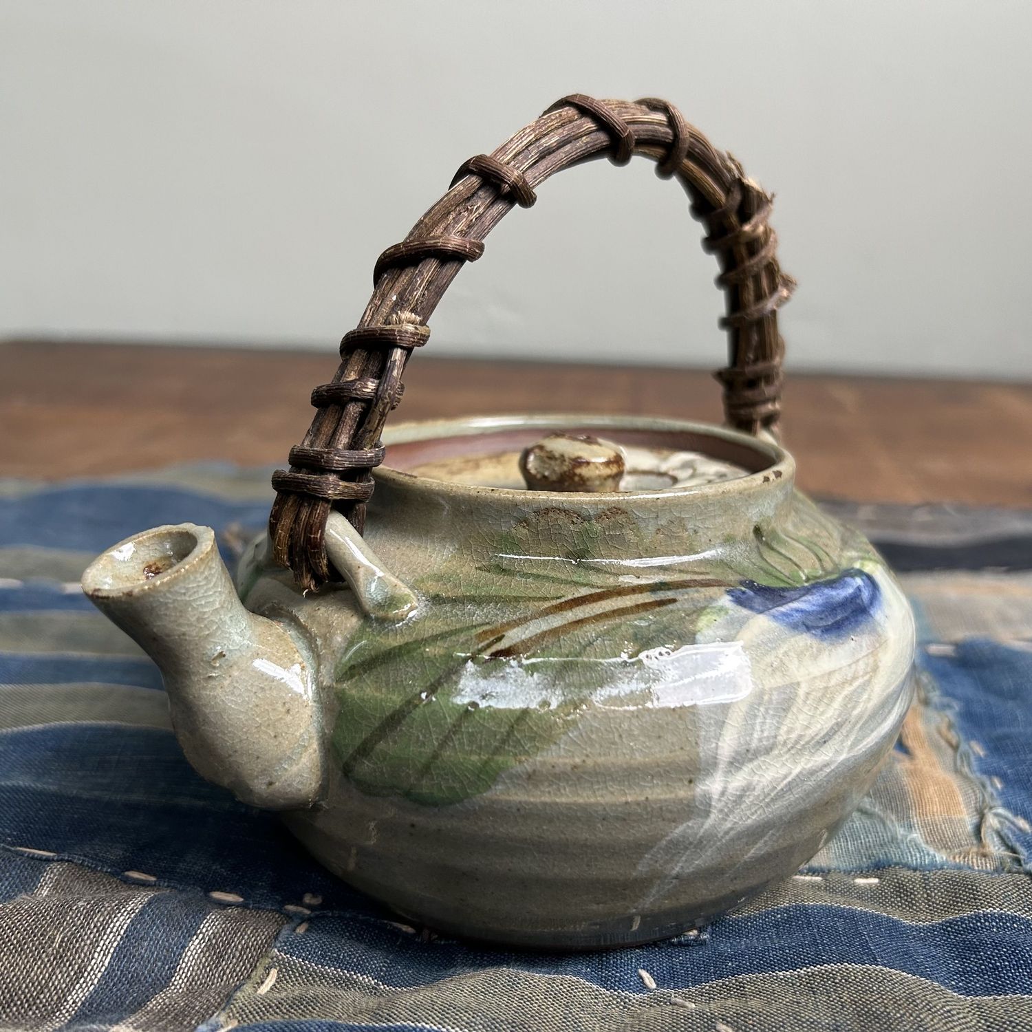 Prachtige Japanse Theepot, Oribe-yaki met Floraal Decor, jaren '50.