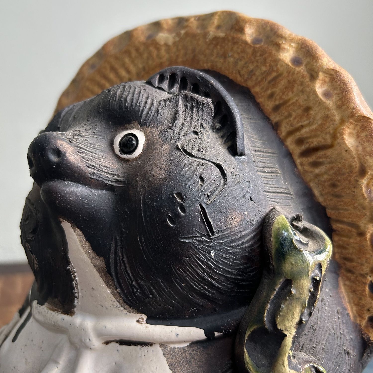 Decoratief Tanuki 狸 Tuinbeeld, Shigaraki Aardewerk, jaren '70, Japan.