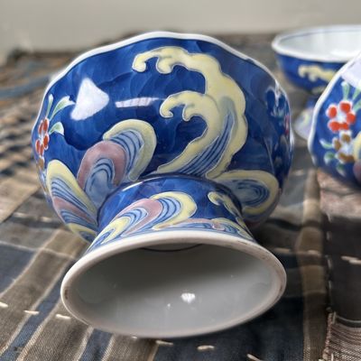 Set Vintage Porseleinen Japanse Kobachi, Voetkommen, Arita, Japan.