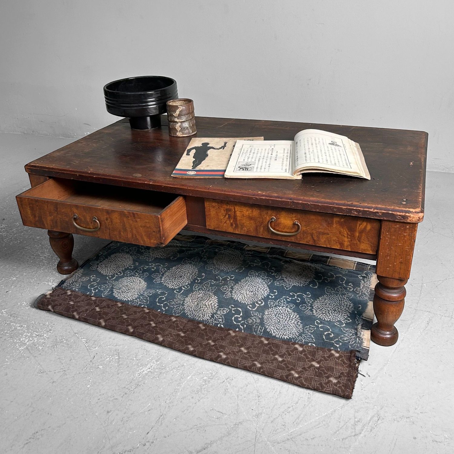 Antique Low Japanese Writing Desk, Shosai-Ki, Taishō Period.