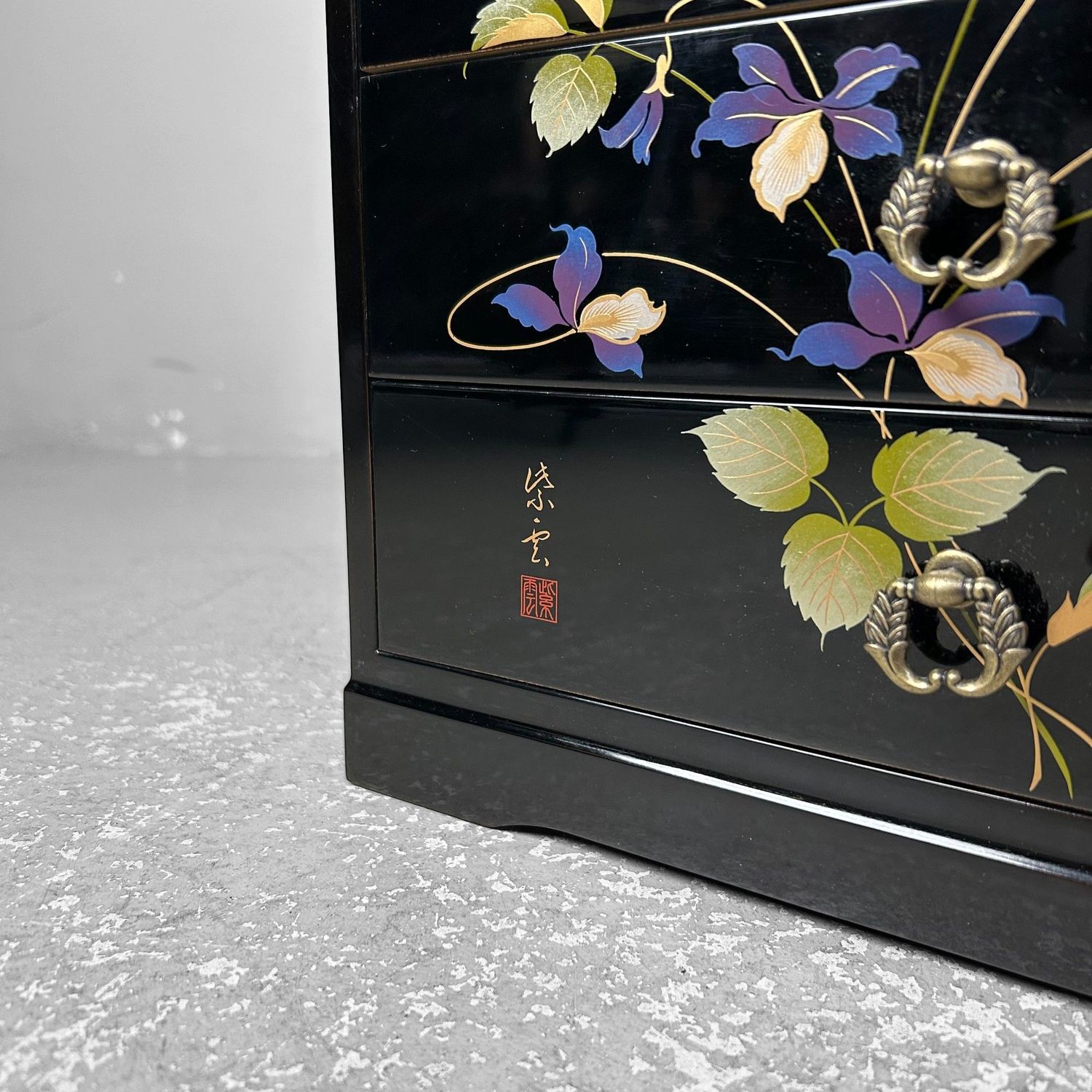 Lacquered Jewelry Drawer Cabinet with Floral Decoration, 1980s, Japan.