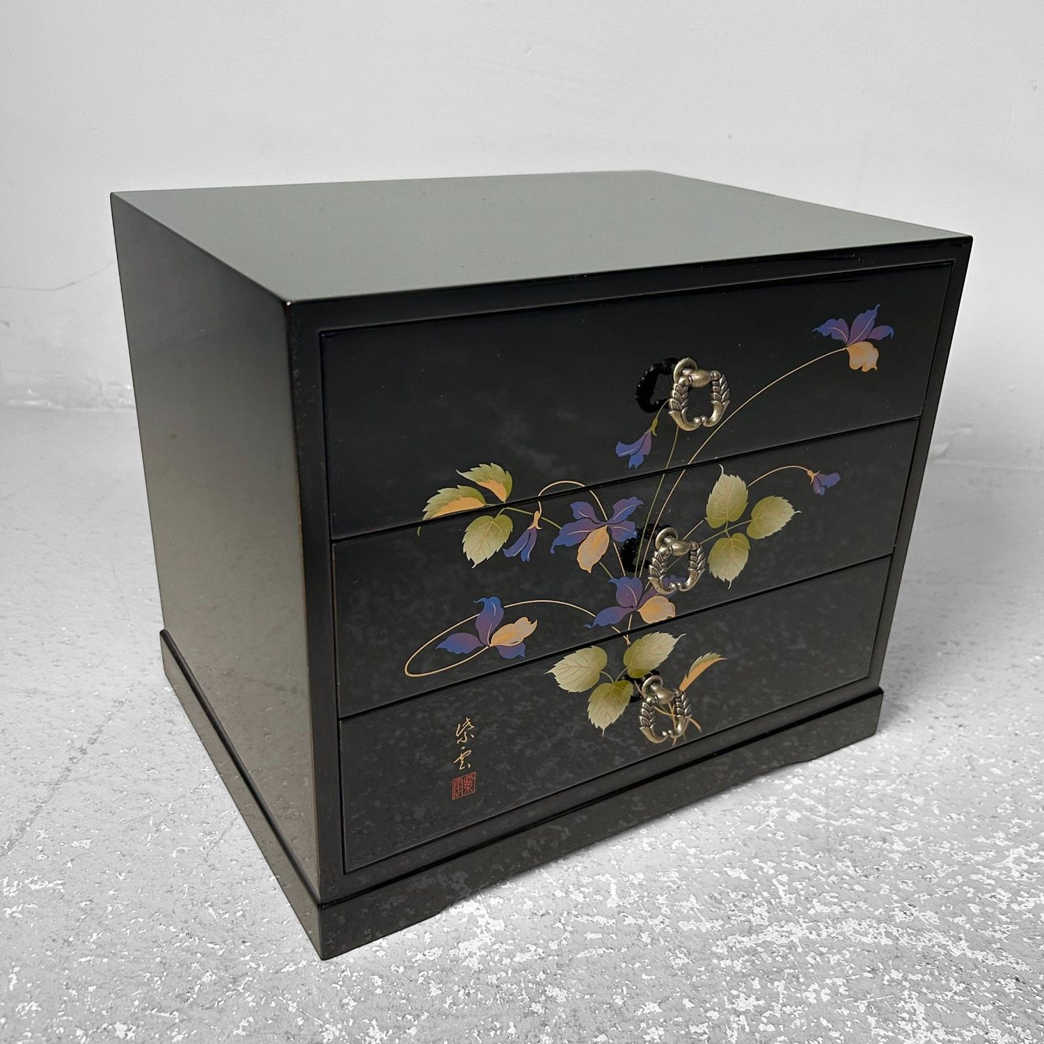 Lacquered Jewelry Drawer Cabinet with Floral Decoration, 1980s, Japan.