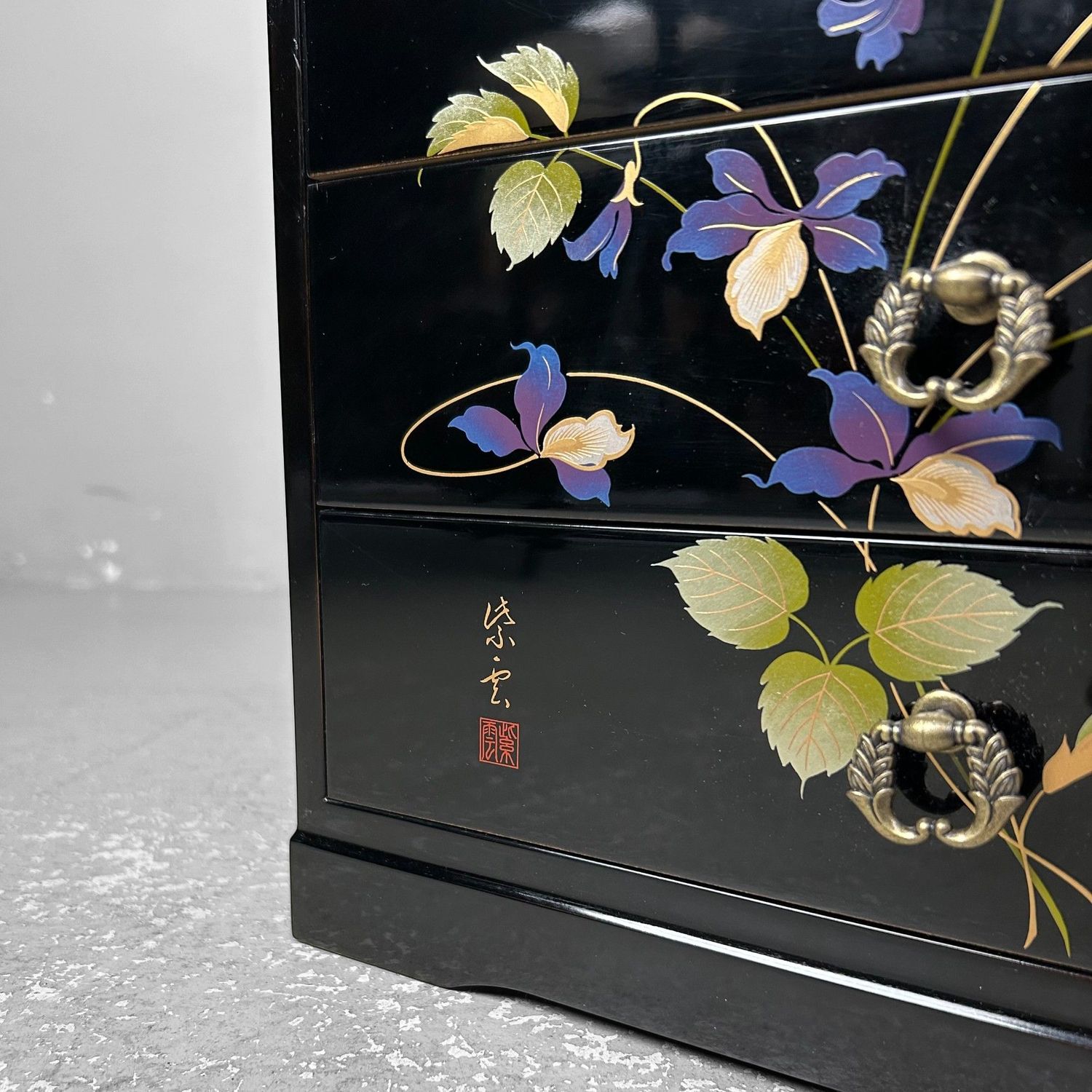 Lacquered Jewelry Drawer Cabinet with Floral Decoration, 1980s, Japan.