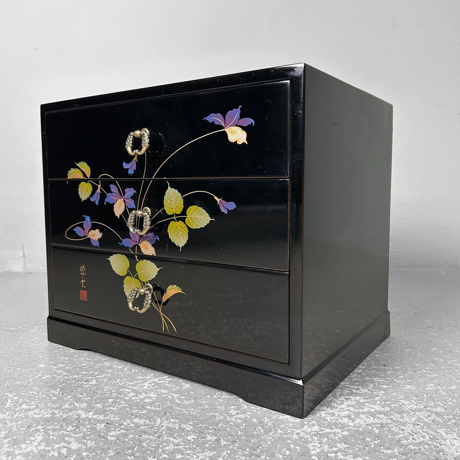 Lacquered Jewelry Drawer Cabinet with Floral Decoration, 1980s, Japan.
