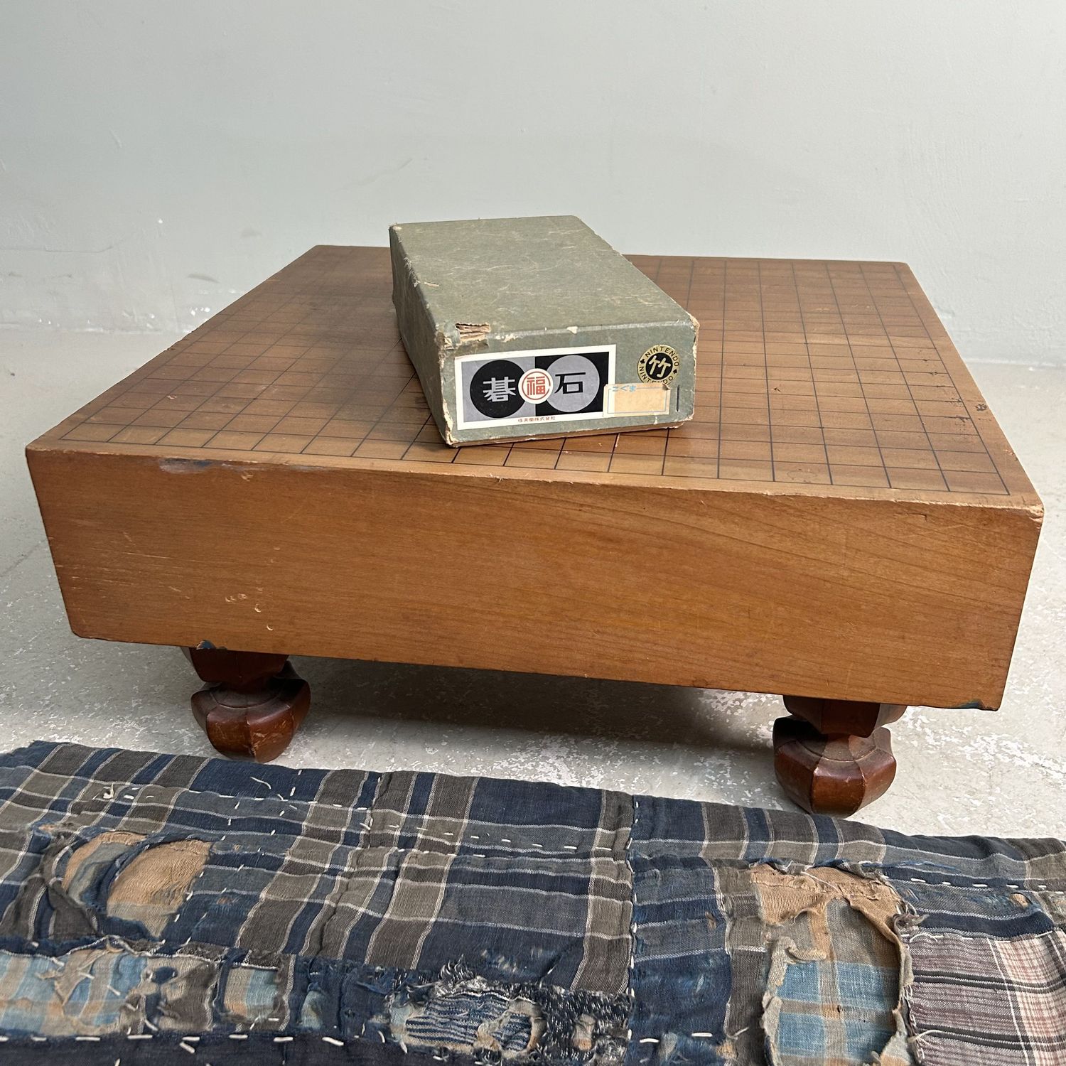 Complete Vintage GO Game Board Goban Kaya, Shōwa period, Japan.