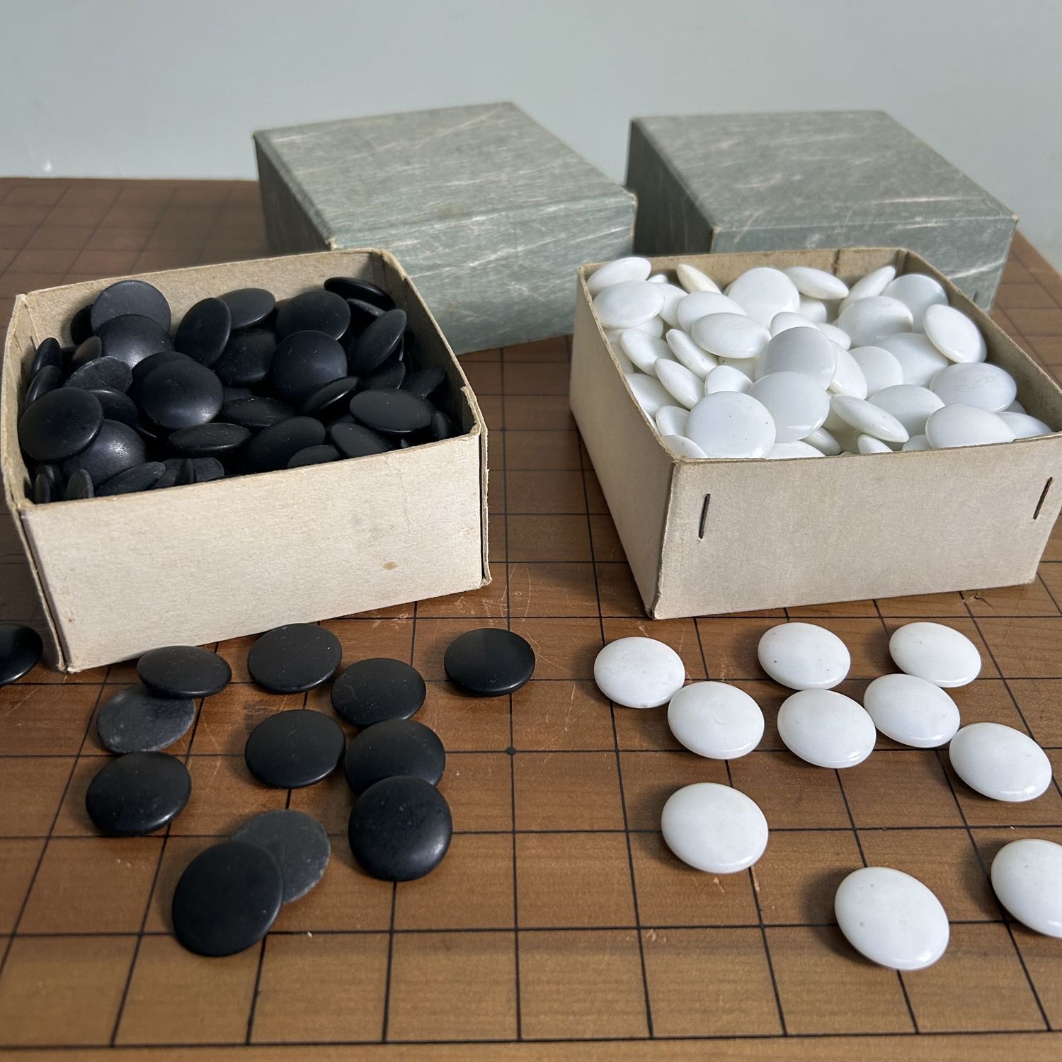 Complete Vintage GO Game Board Goban Kaya, Shōwa period, Japan.
