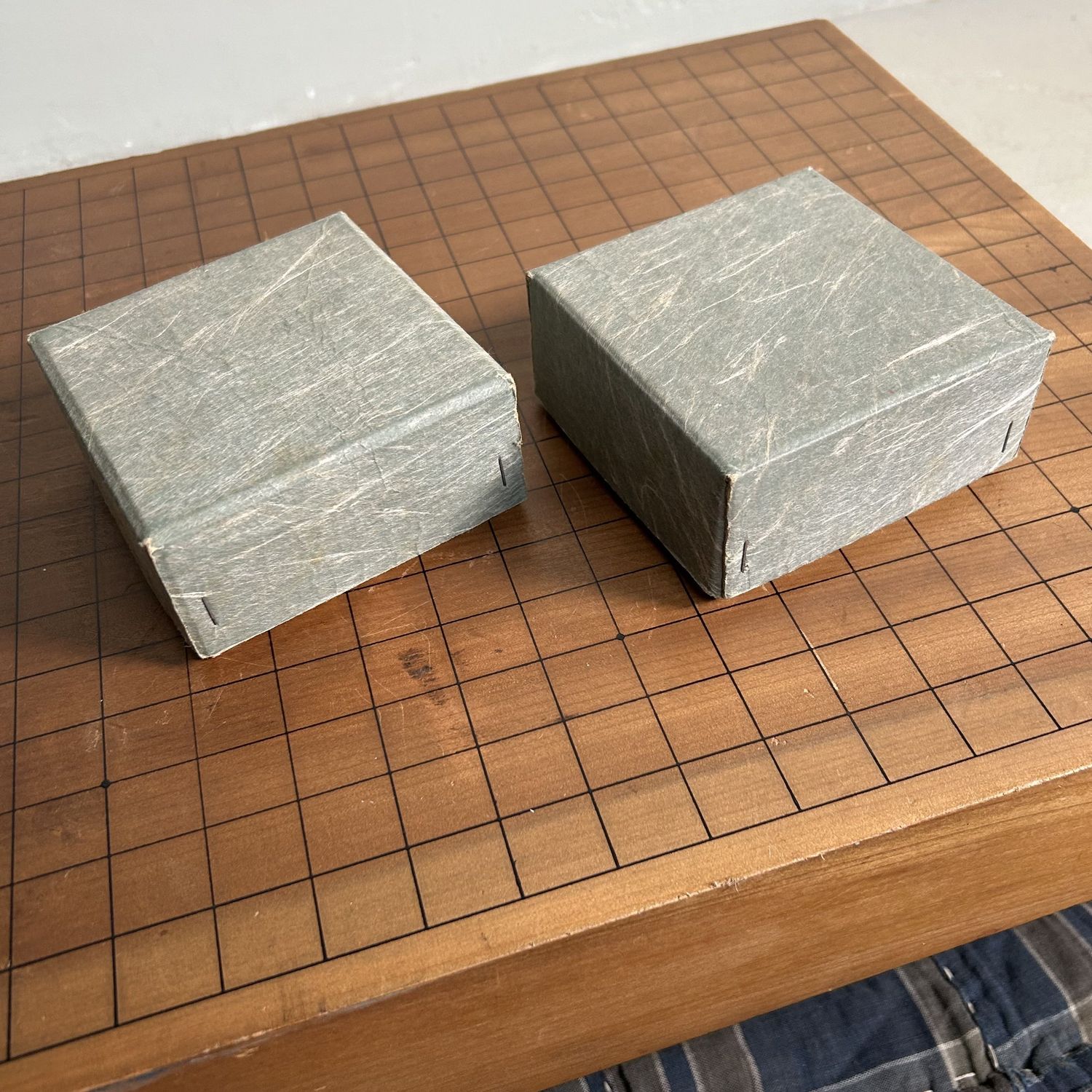 Complete Vintage GO Game Board Goban Kaya, Shōwa period, Japan.