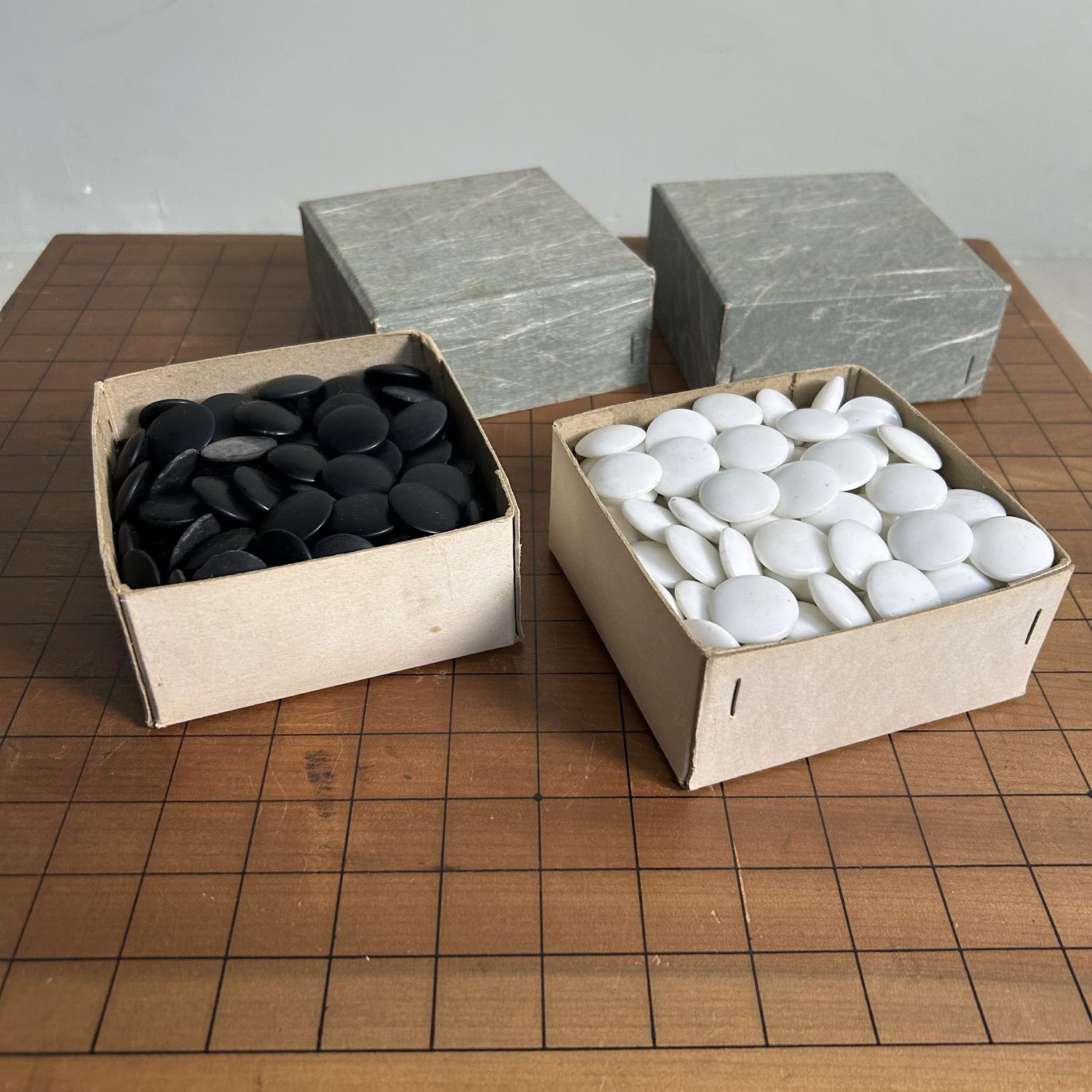 Complete Vintage GO Game Board Goban Kaya, Shōwa period, Japan.