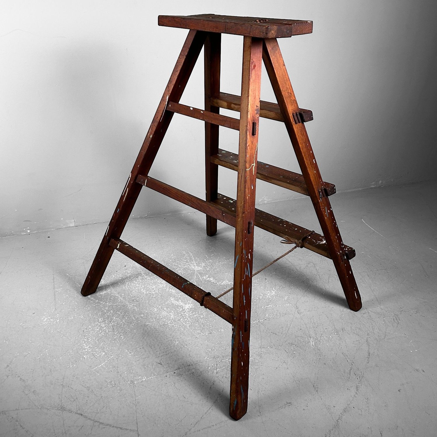 Decoratieve Minimalistische Houten Japanse Trapladder, jaren '50.