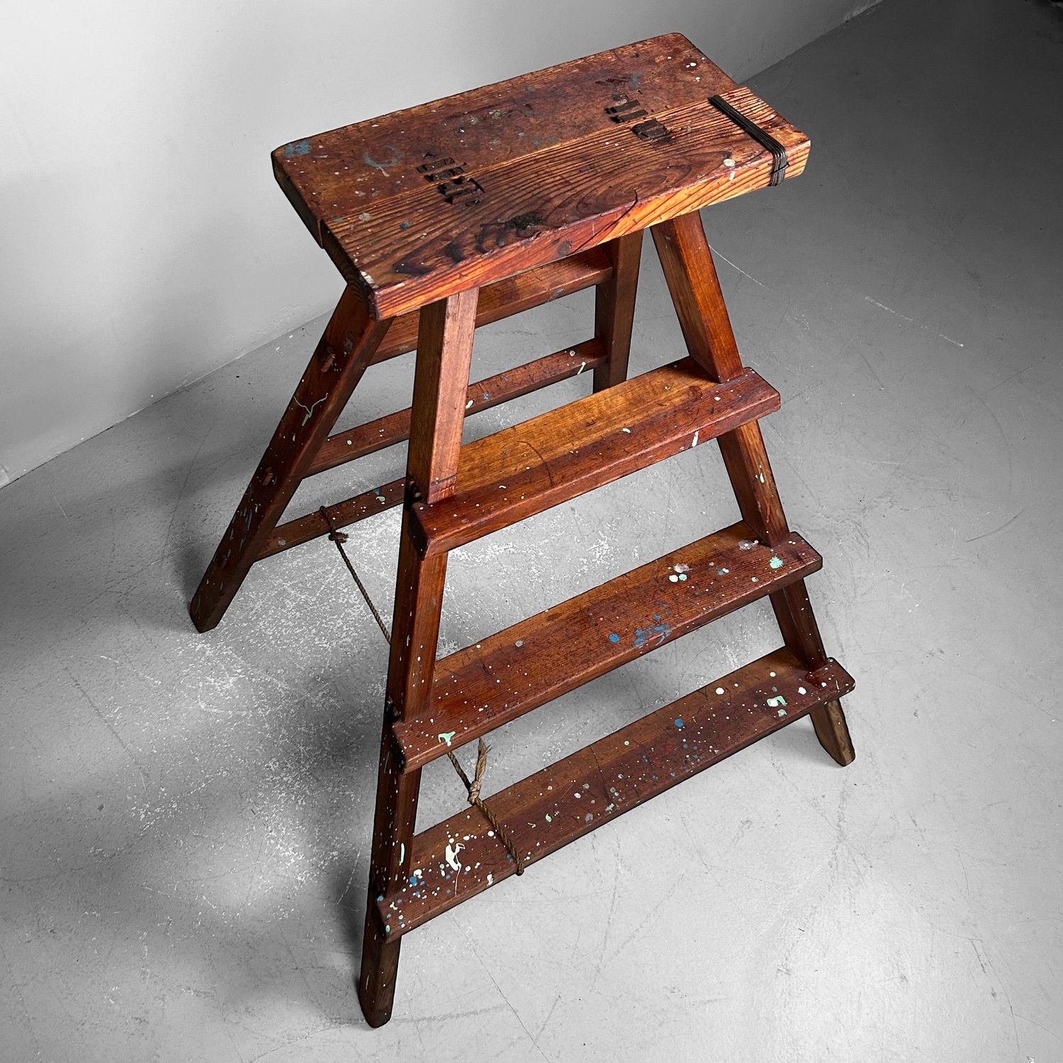 Decoratieve Minimalistische Houten Japanse Trapladder, jaren '50.