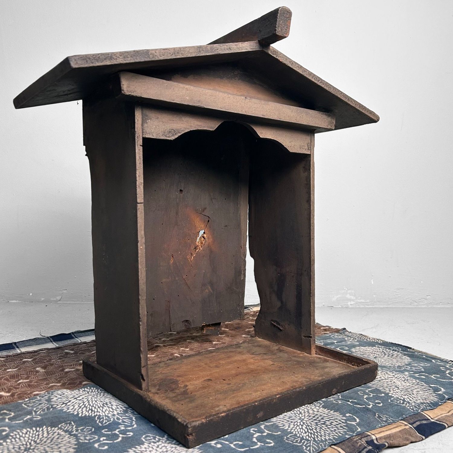 ​​ Houten ​Kamidana​, Shinto Huisaltaar, Edo periode, Japan.