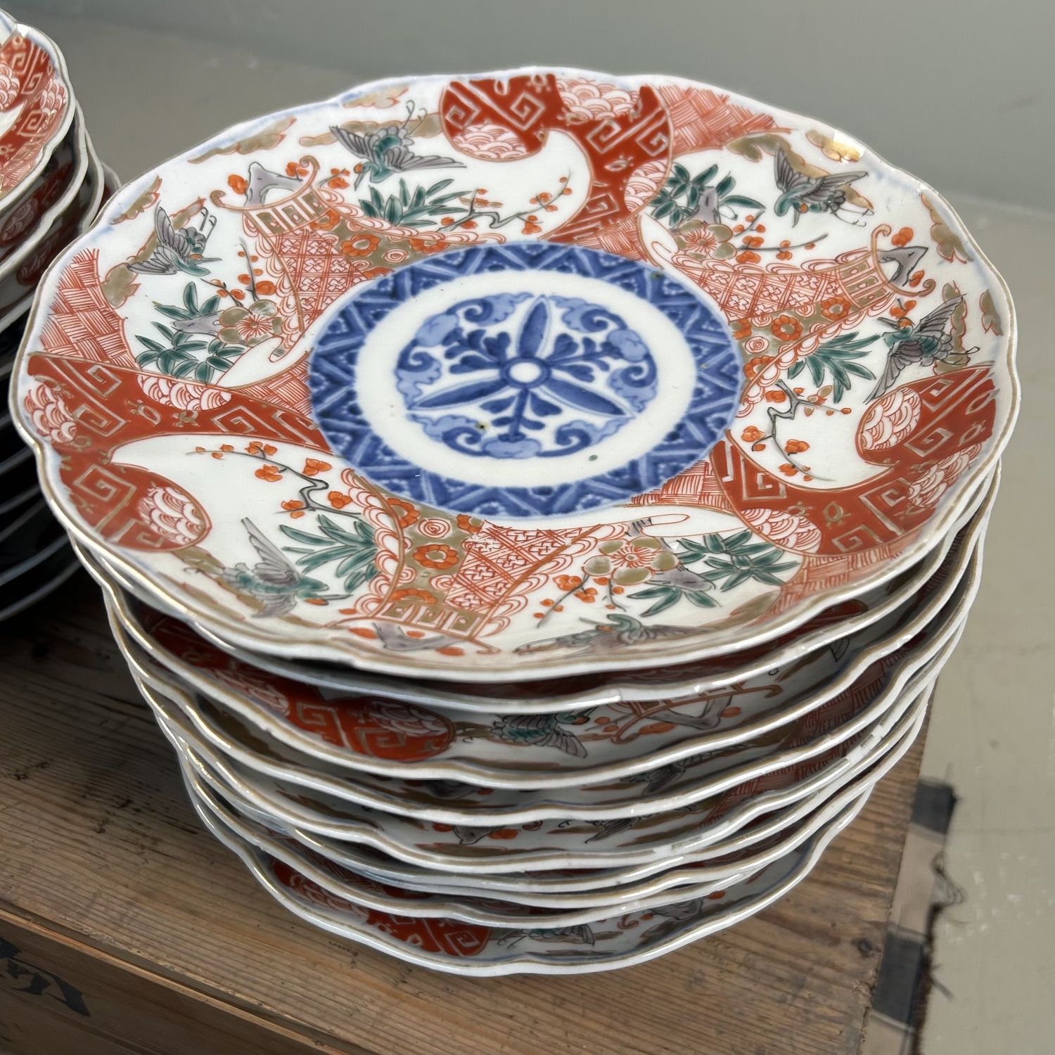 Antieke Set van 20 Imari-Porseleinen Borden, Late Edo Periode.