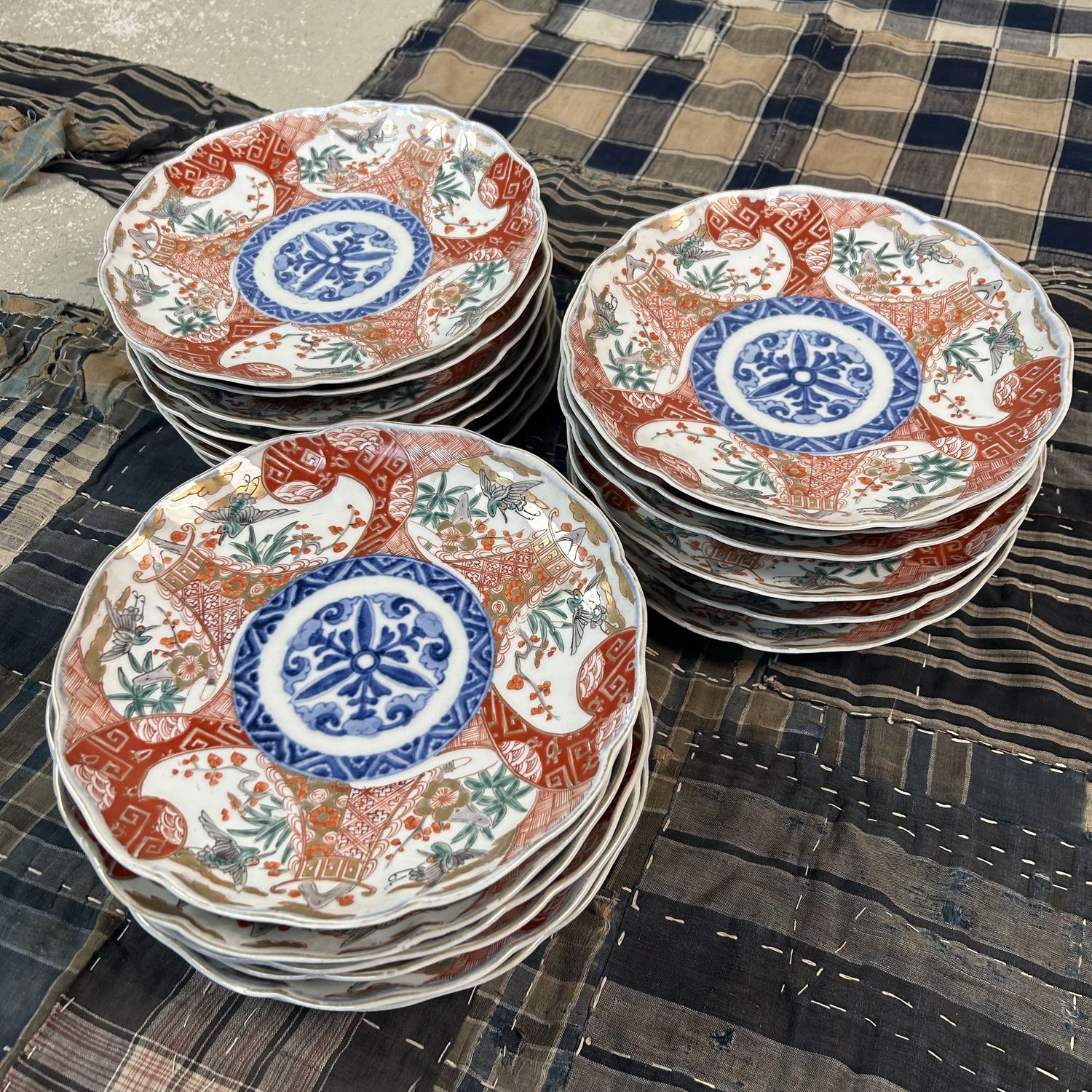 Antieke Set van 20 Imari-Porseleinen Borden, Late Edo Periode.