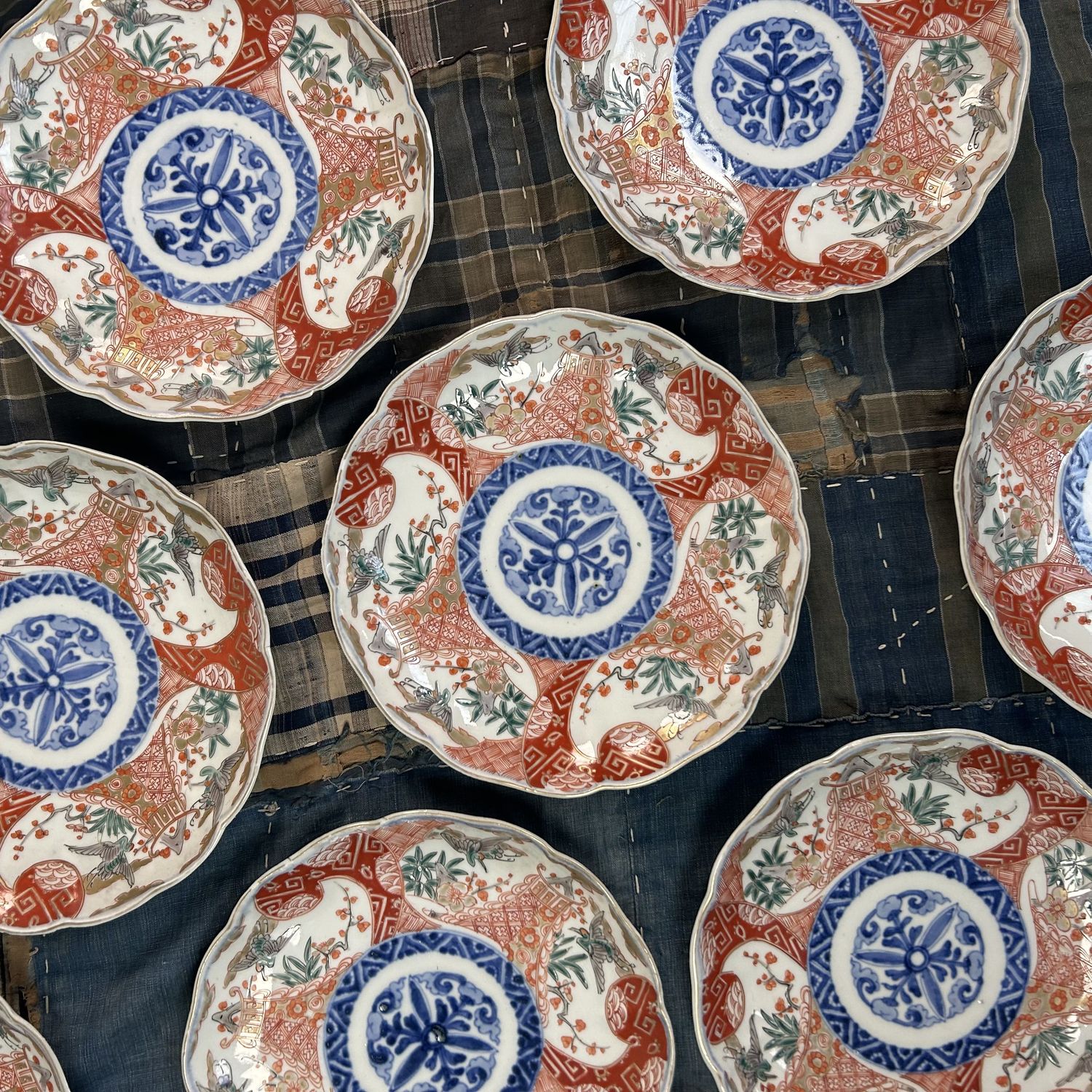 Antieke Set van 20 Imari-Porseleinen Borden, Late Edo Periode.