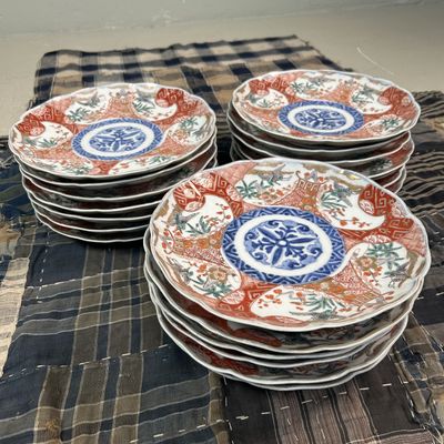 Antieke Set van 20 Imari-Porseleinen Borden, Late Edo Periode.