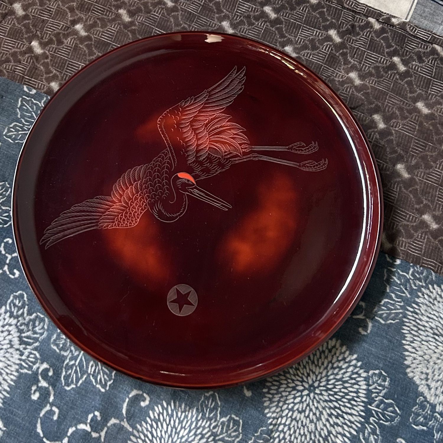 Japanese Lacquered Wood Serving Tray 'Crane', Shōwa Period.