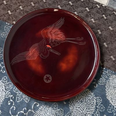 Japanese Lacquered Wood Serving Tray 'Crane', Shōwa Period.