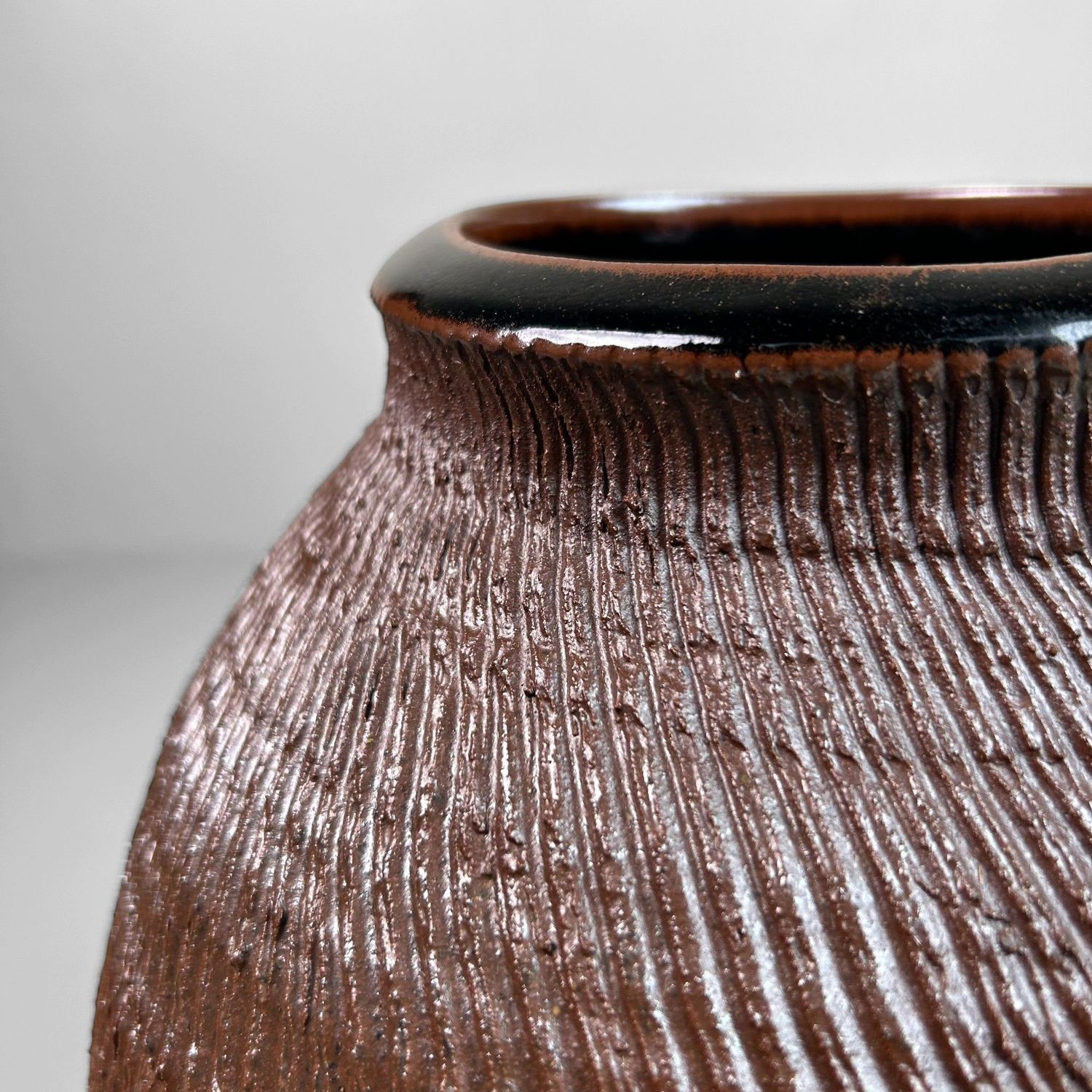 Vintage 'Anagama' Spiral Ikebana Japanese Flower Vase, 1970s.