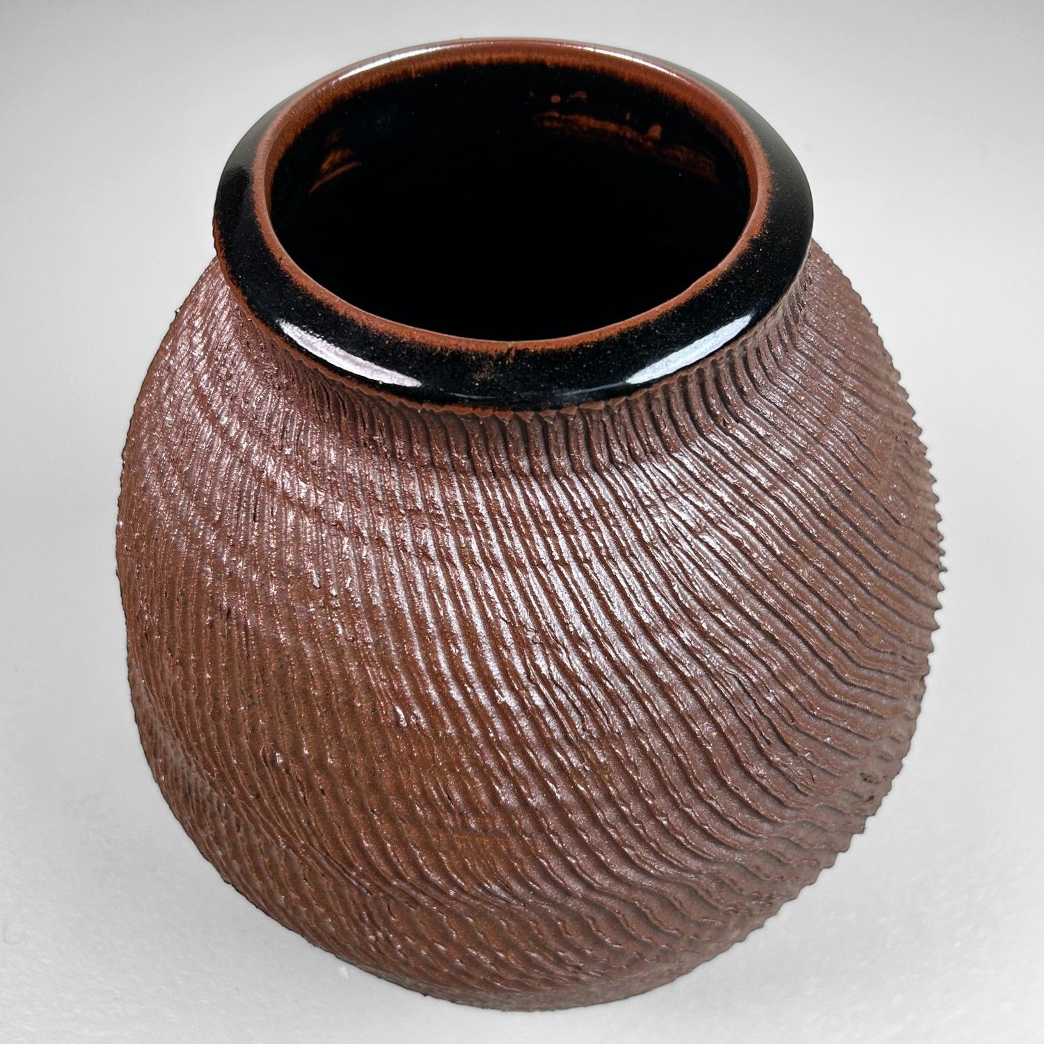 Vintage 'Anagama' Spiral Ikebana Japanese Flower Vase, 1970s.