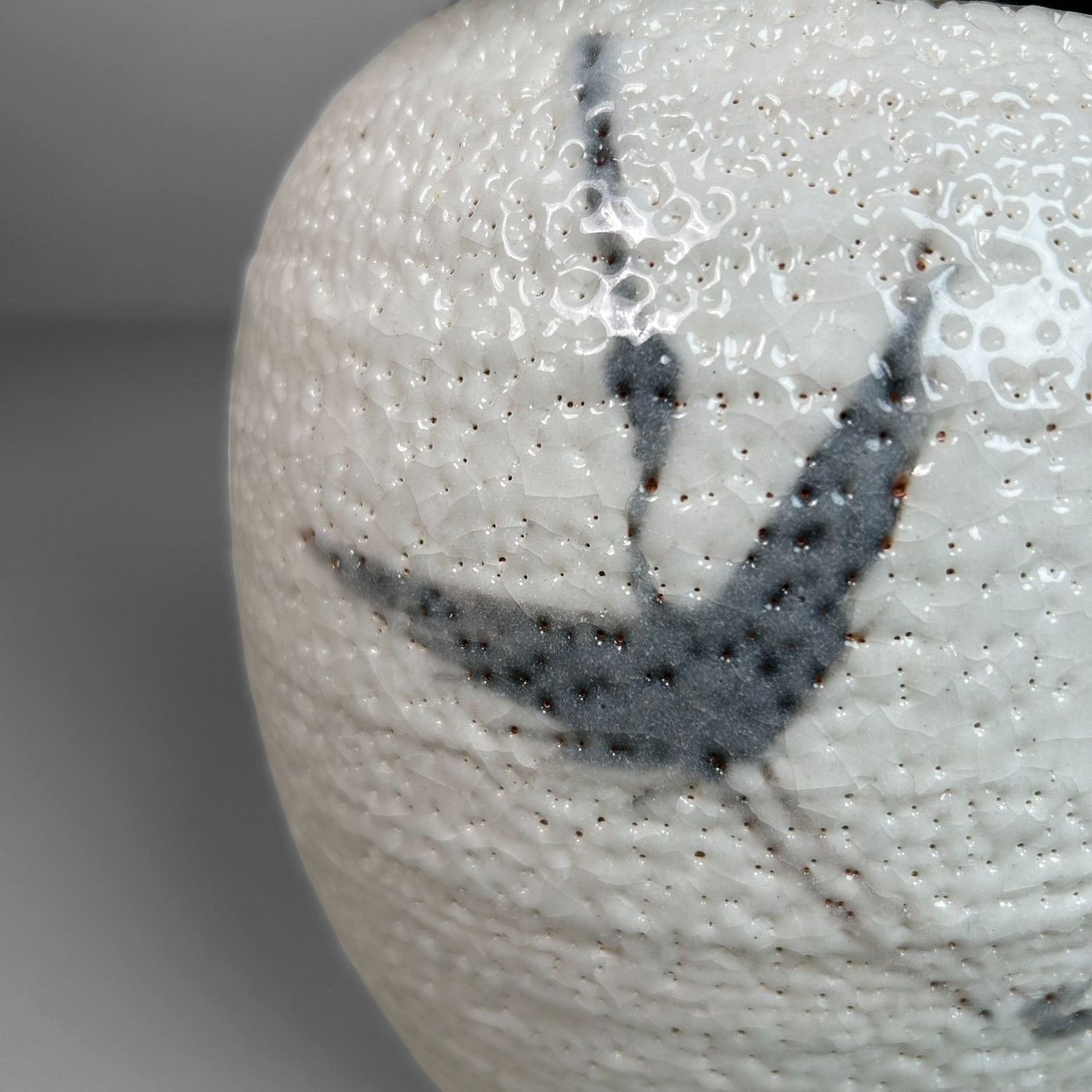 Kikyoya, Shino Ware, Ikebana Bloemenvaas, 'Kraanvogels', Japan.