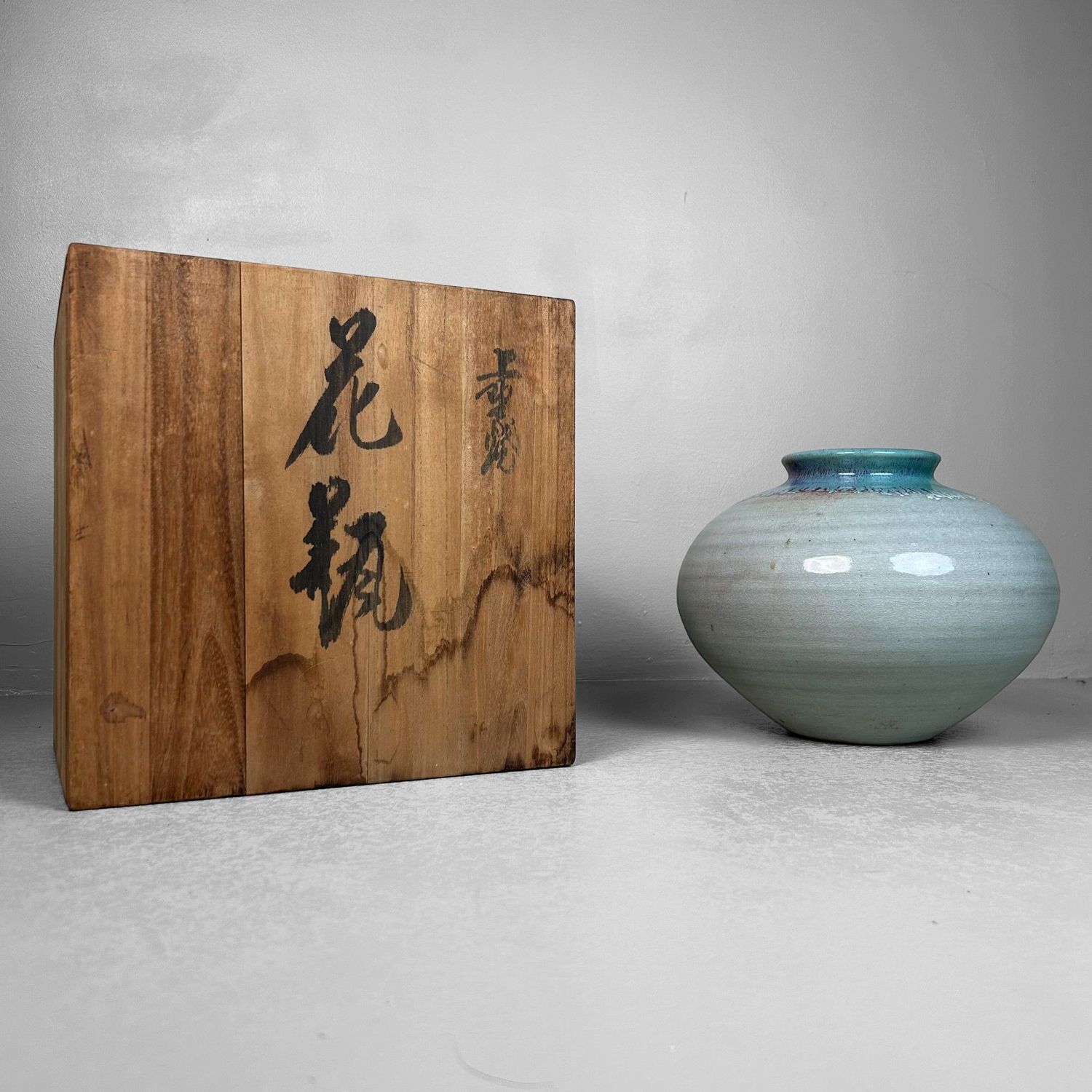 Traditionele Agano-Yaki Ikebana, Japanse Vaas, jaren '60. Traditionele Agano-Yaki Ikebana, Japanse Vaas, jaren '60.