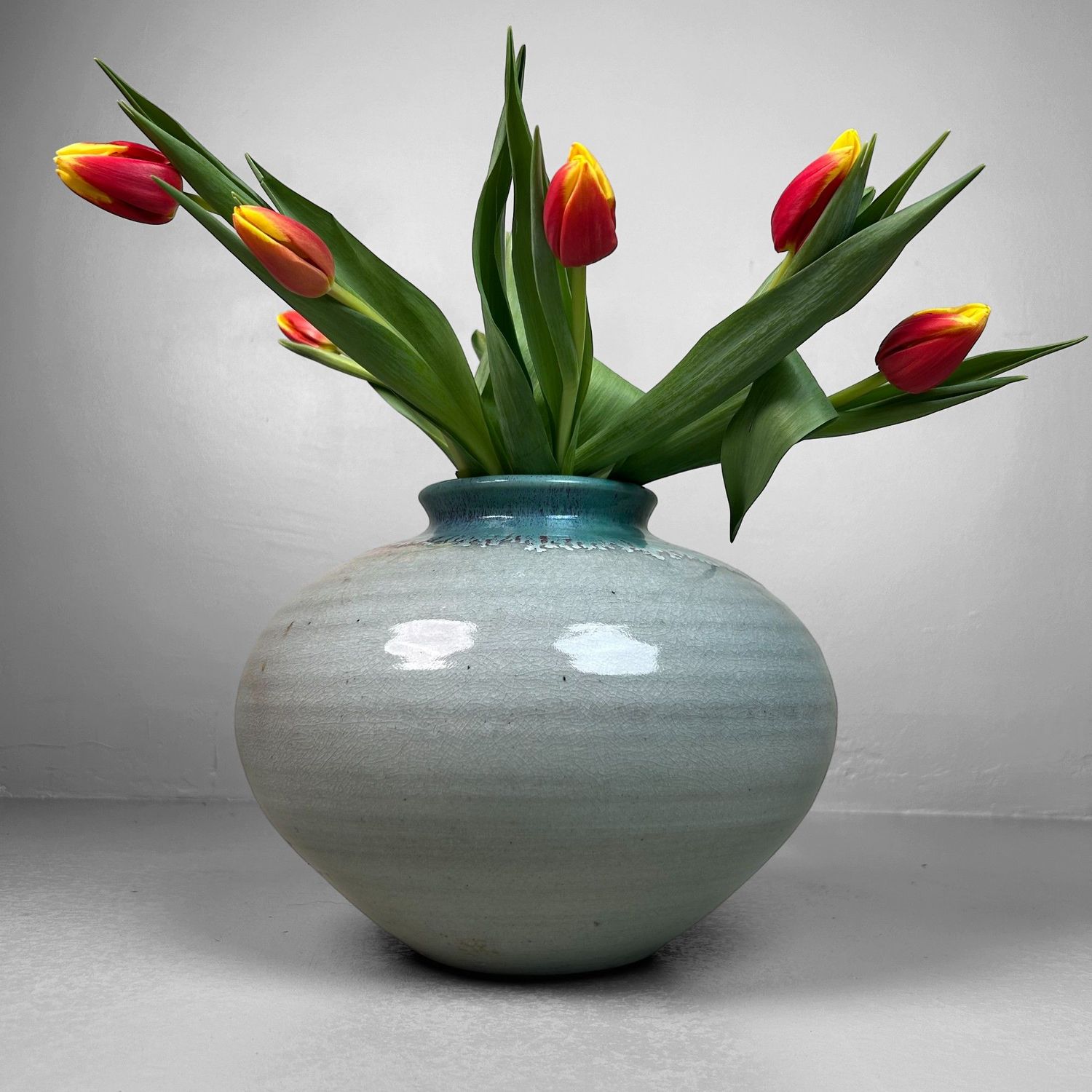 Traditionele Agano-Yaki Ikebana, Japanse Vaas, jaren '60. Traditionele Agano-Yaki Ikebana, Japanse Vaas, jaren '60.