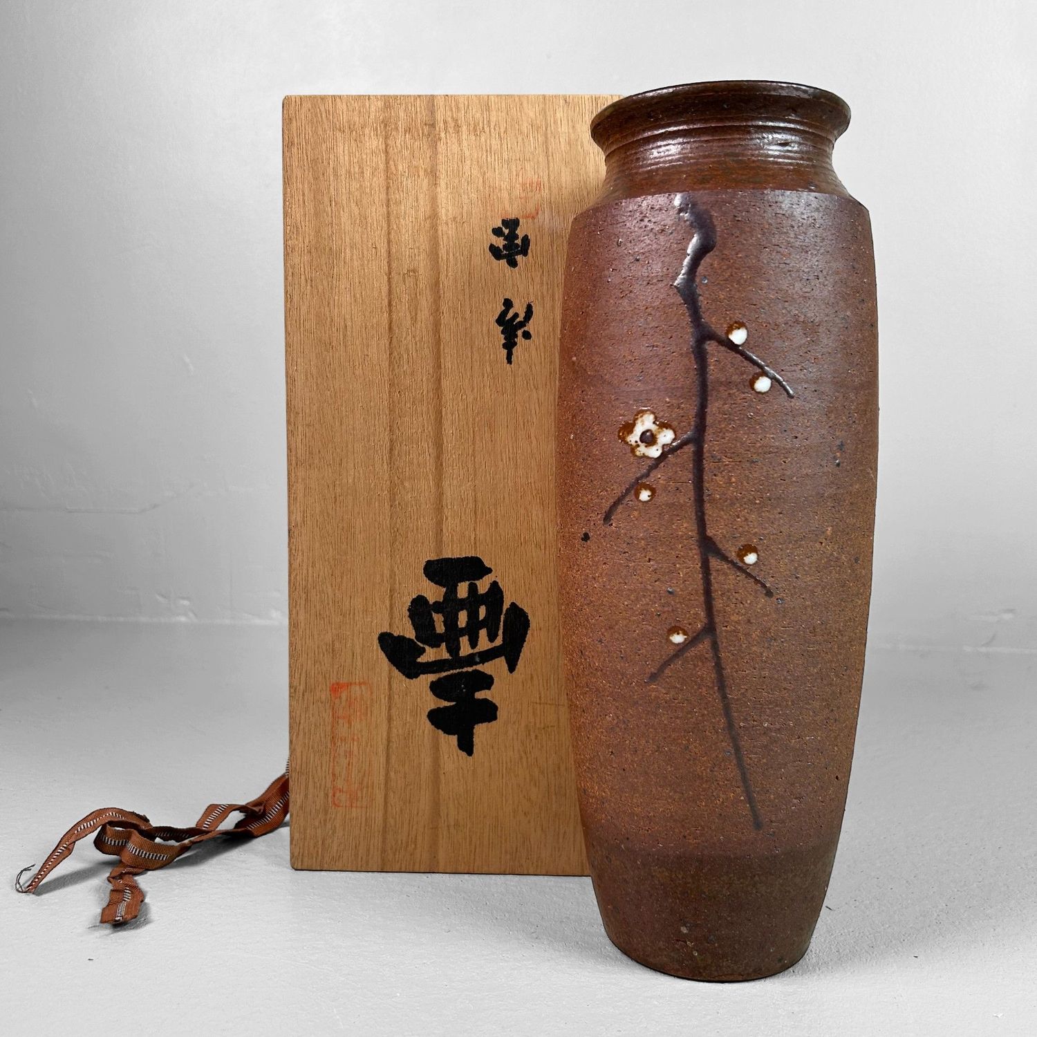 Vintage Kotobuki Ikebana, Japanse Bloemenvaas, Suzuka-Yaki. Vintage Kotobuki Ikebana, Japanse Bloemenvaas, Suzuka-Yaki.