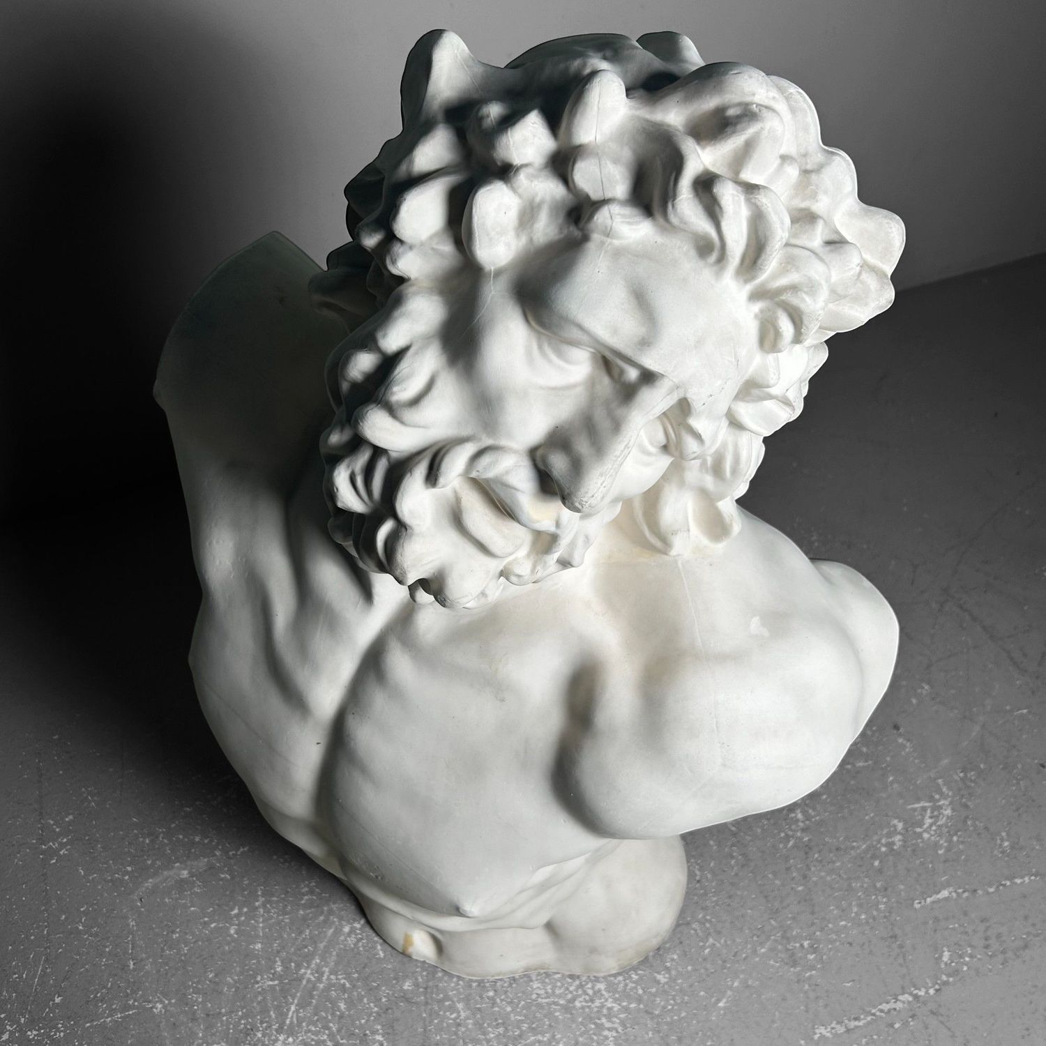 Expressieve Gipsen Buste van Laocoön, jaren '60. Expressieve Gipsen Buste van Laocoön, jaren '60.