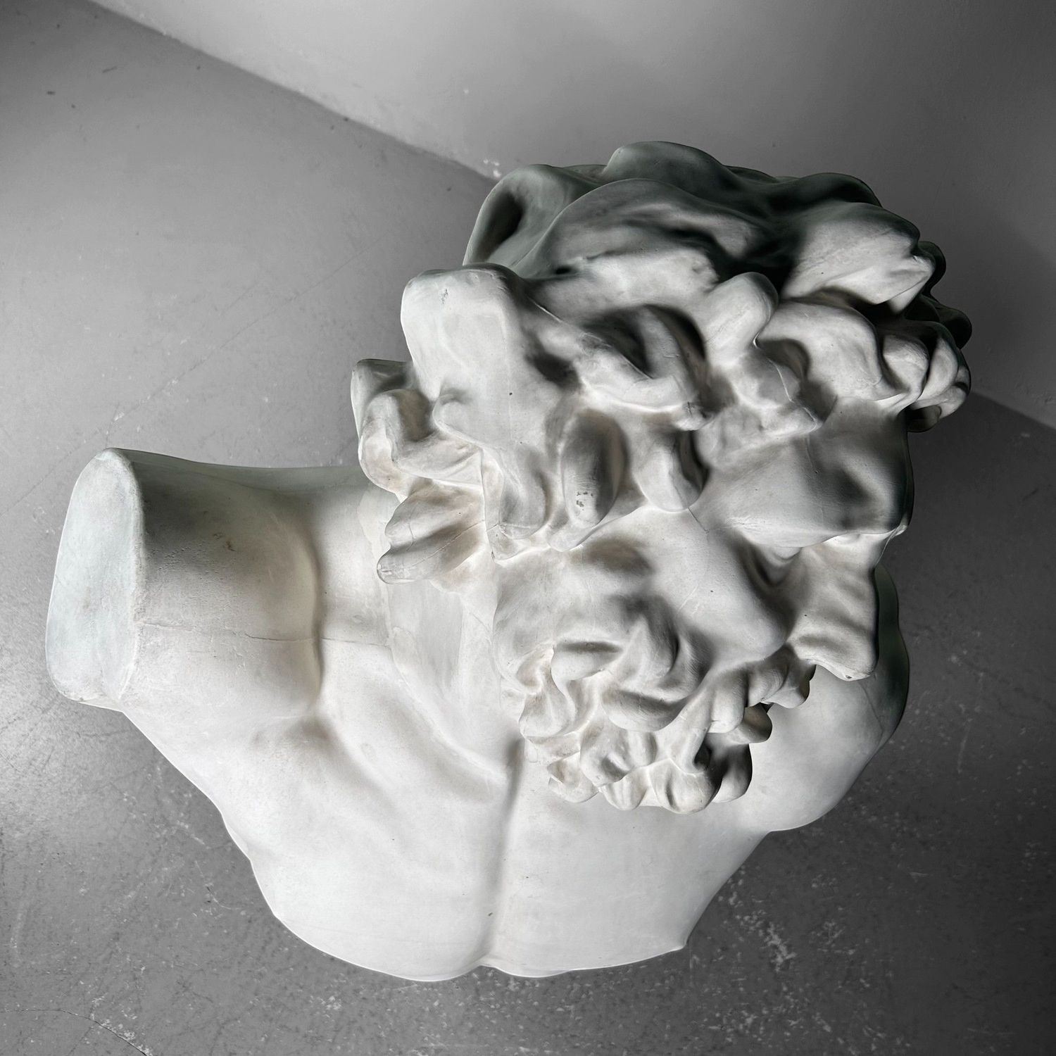 Expressieve Gipsen Buste van Laocoön, jaren '60. Expressieve Gipsen Buste van Laocoön, jaren '60.