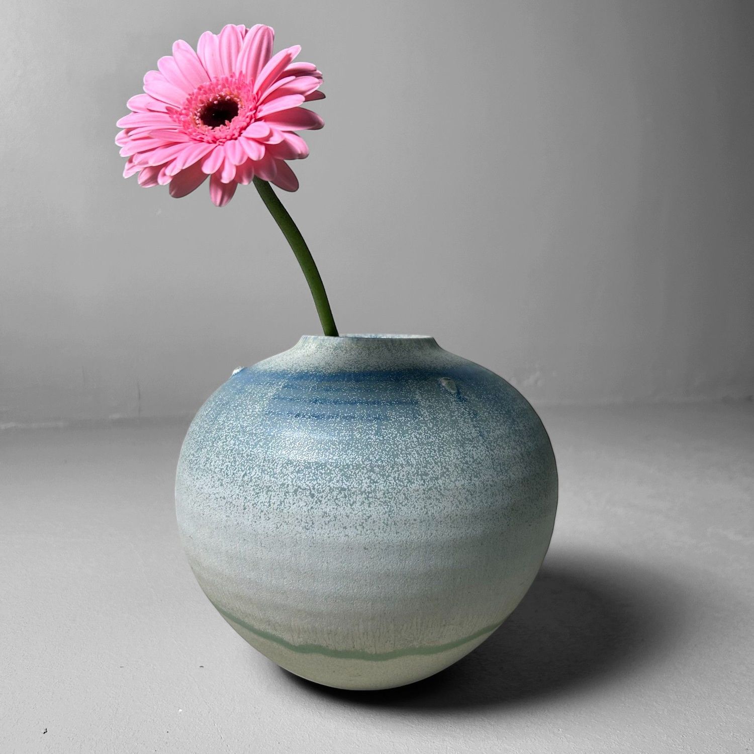 Elegant Round Floral Vase Ikebana, Tachiyoshi Kiyomizu Ware, Japan, 1970s.