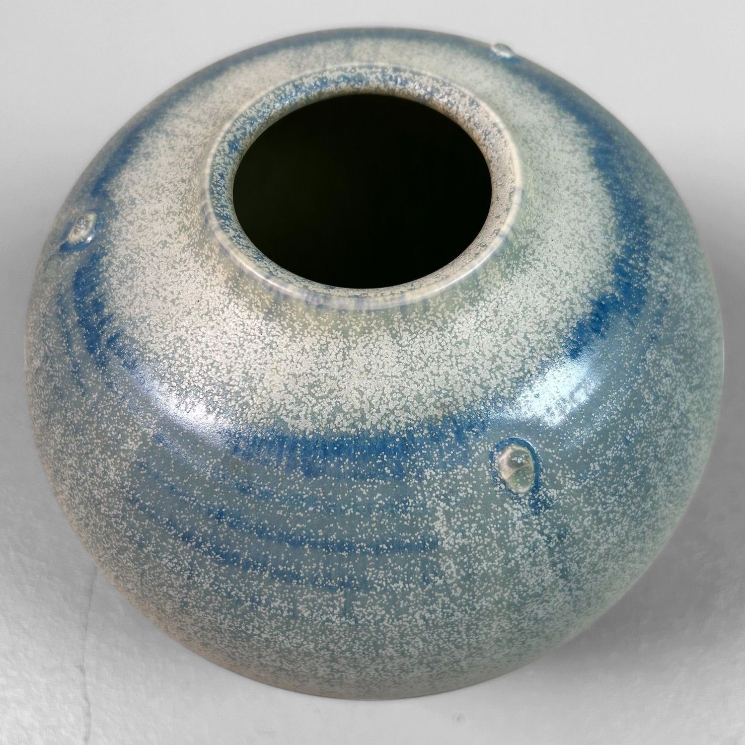 Elegant Round Floral Vase Ikebana, Tachiyoshi Kiyomizu Ware, Japan, 1970s.