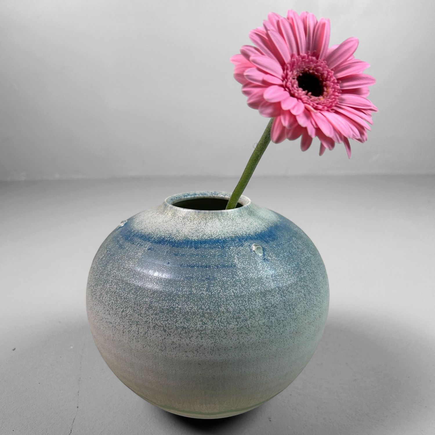 Elegant Round Floral Vase Ikebana, Tachiyoshi Kiyomizu Ware, Japan, 1970s.