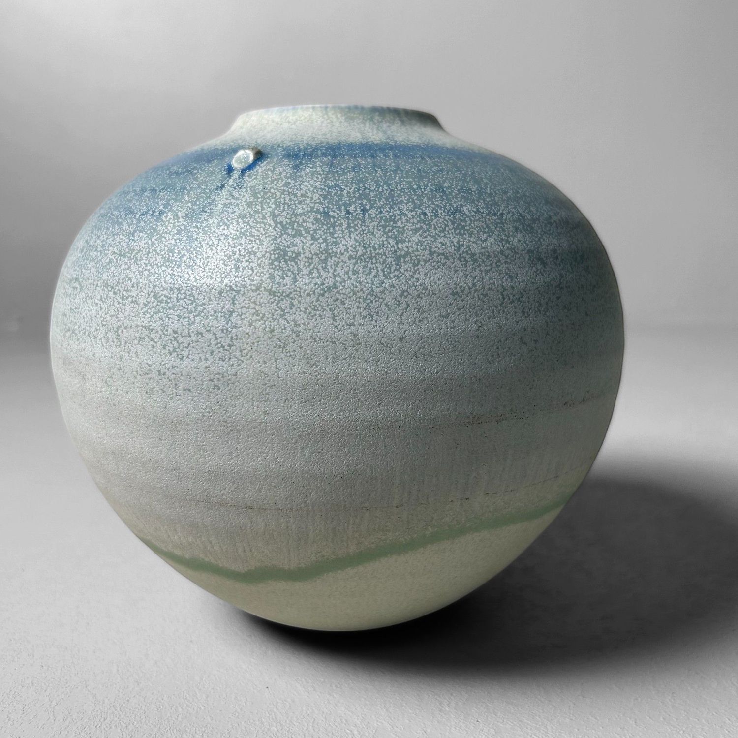 Elegant Round Floral Vase Ikebana, Tachiyoshi Kiyomizu Ware, Japan, 1970s.