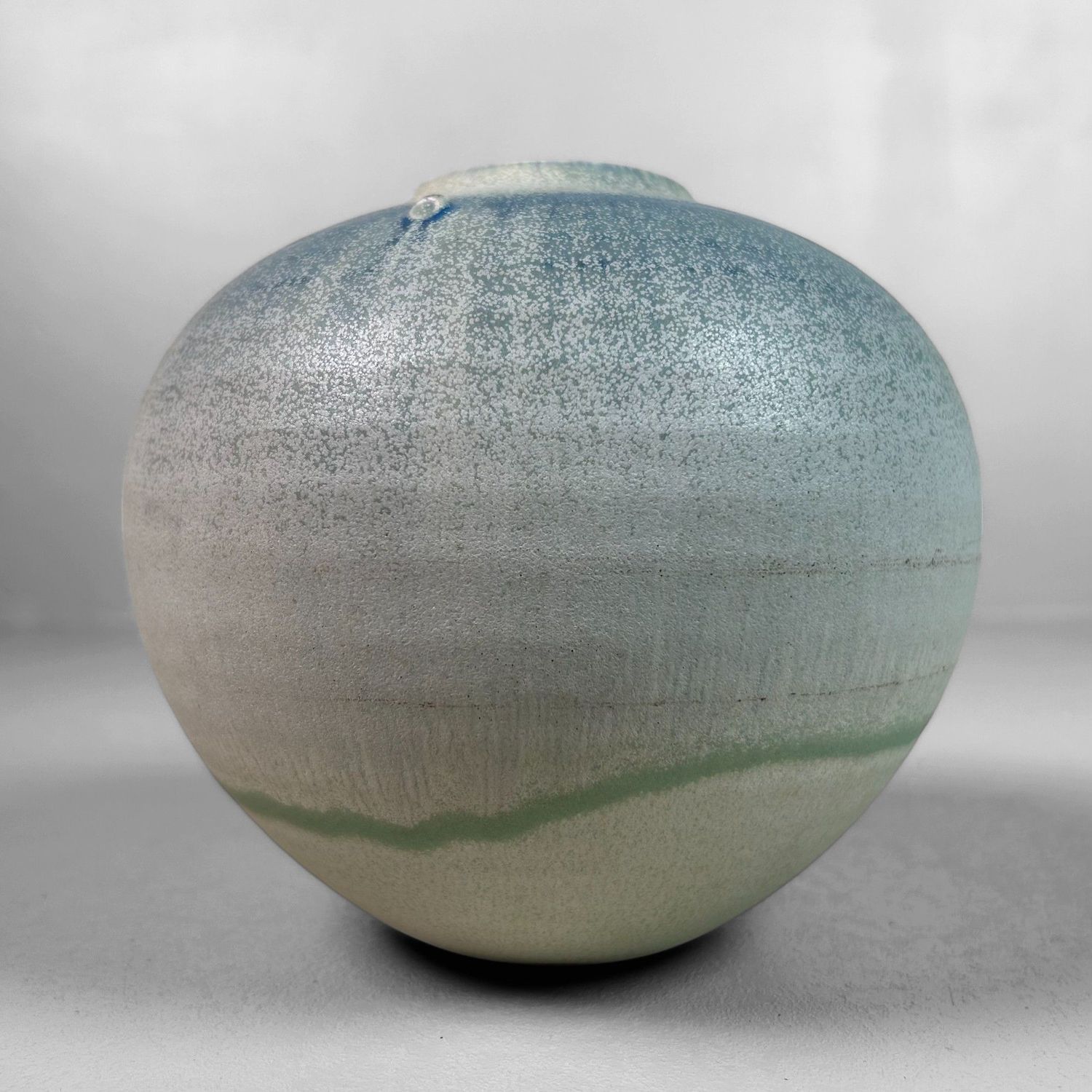 Elegant Round Floral Vase Ikebana, Tachiyoshi Kiyomizu Ware, Japan, 1970s.