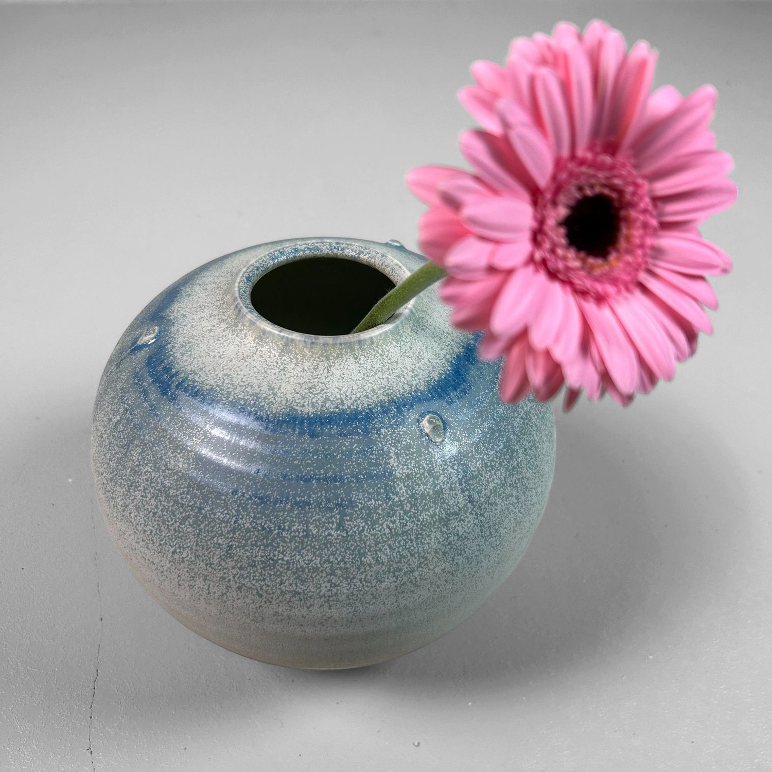 Elegant Round Floral Vase Ikebana, Tachiyoshi Kiyomizu Ware, Japan, 1970s.