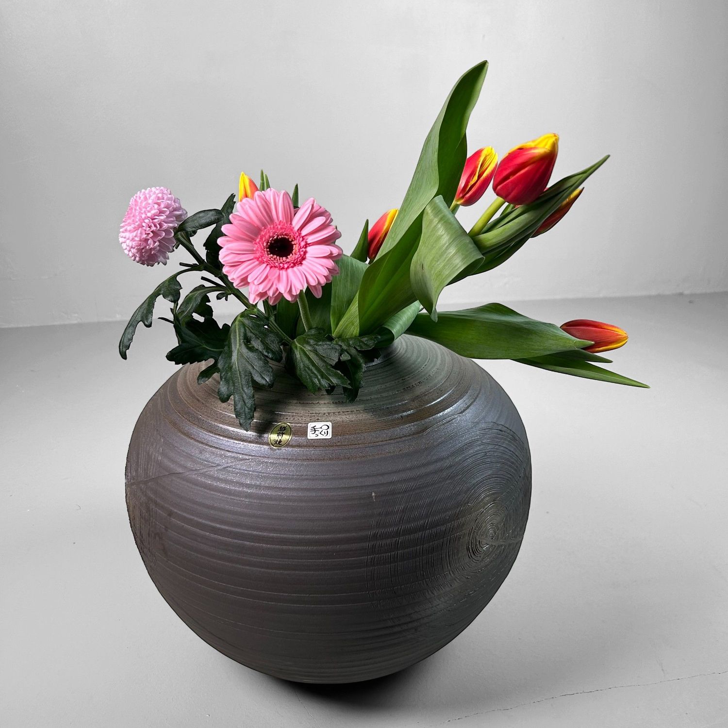 Stijlvole Japanse Ikebana Bloemenvaas, Echizen Yaki, jaren '60. Stijlvole Japanse Ikebana Bloemenvaas, Echizen Yaki, jaren '60.