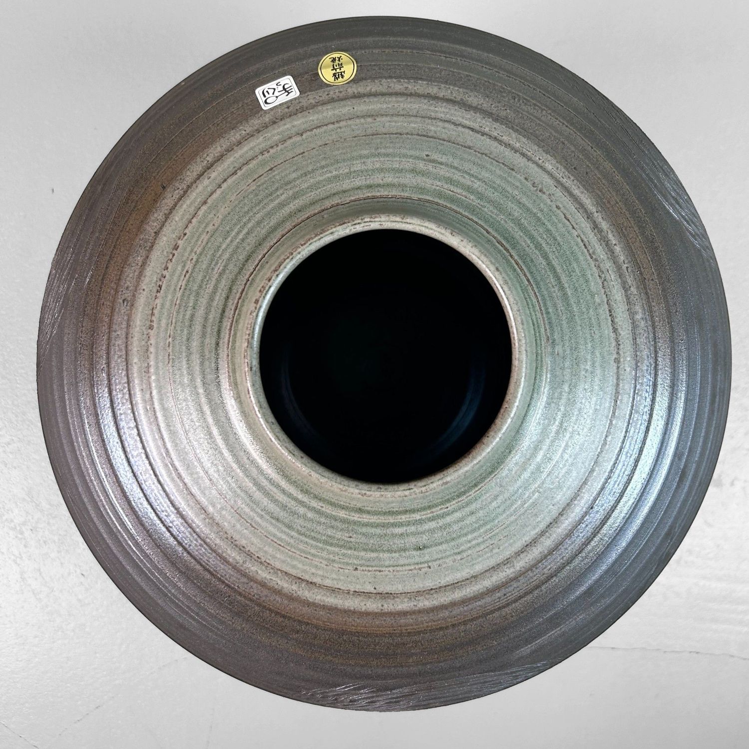 Stijlvole Japanse Ikebana Bloemenvaas, Echizen Yaki, jaren '60. Stijlvole Japanse Ikebana Bloemenvaas, Echizen Yaki, jaren '60.