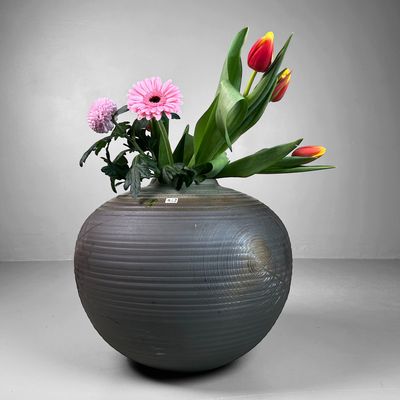 Elegant Japanese Ikebana Vase – Echizen Yaki, 1960s.