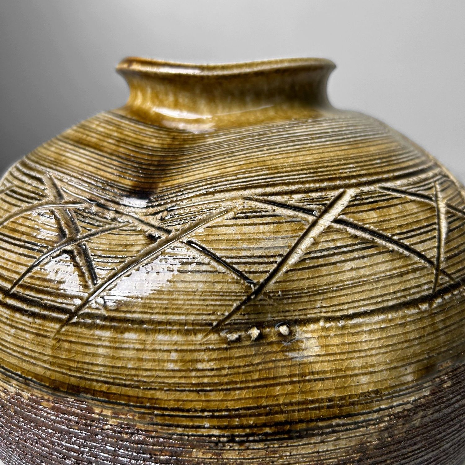 Decoratieve Japanse Ikebana Bloemenvaas, Shigaraki, jaren '80.