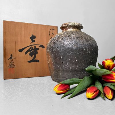 Japanse Ikebana Bloemenvaas, Shigaraki Yaki door Takahashi Shunsai.