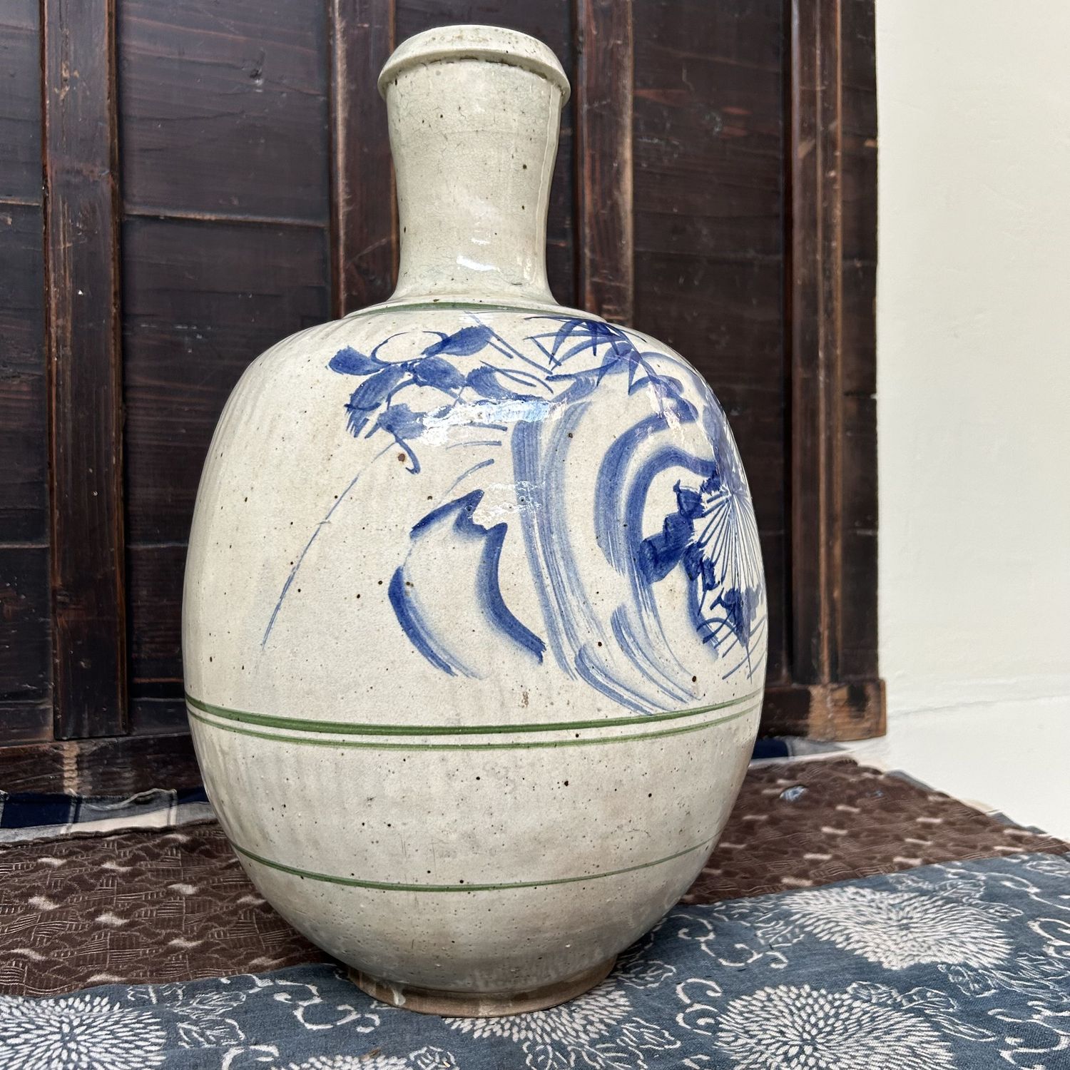 Stylish Antique Japanese Ikebana Vase, Meiji Period. Stylish Antique Japanese Ikebana Vase, Meiji Period.