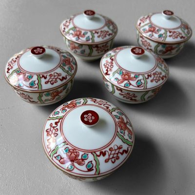 Set of 5 Japanese Arita Porcelain Lidded Bowls, 1970s.