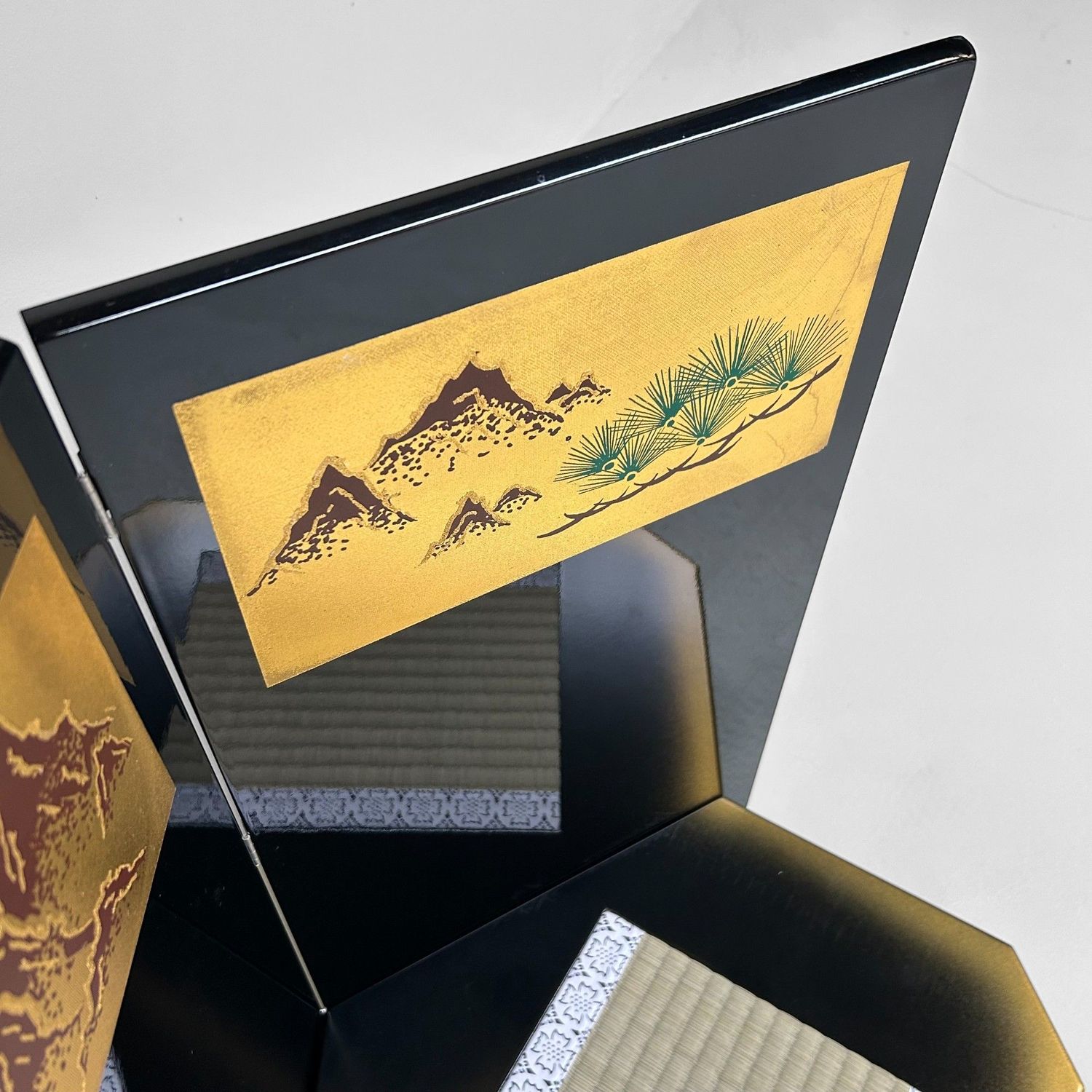 Vintage Japanse Display Stand met Houten scherm, jaren ‘70.