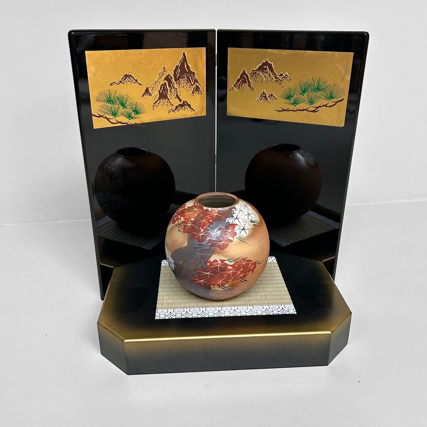 Vintage Japanse Display Stand met Houten scherm, jaren ‘70.