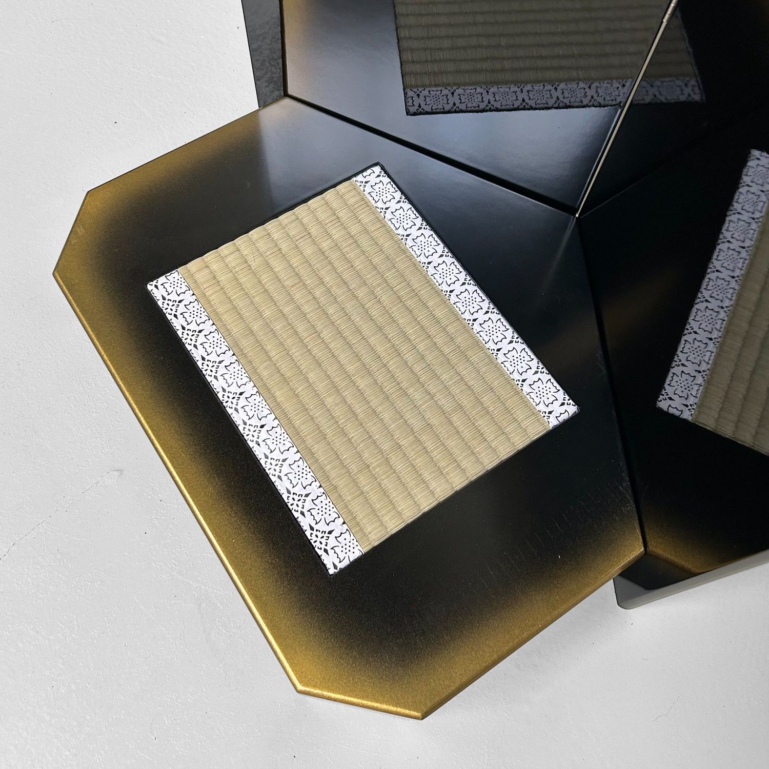 Vintage Japanse Display Stand met Houten scherm, jaren ‘70.