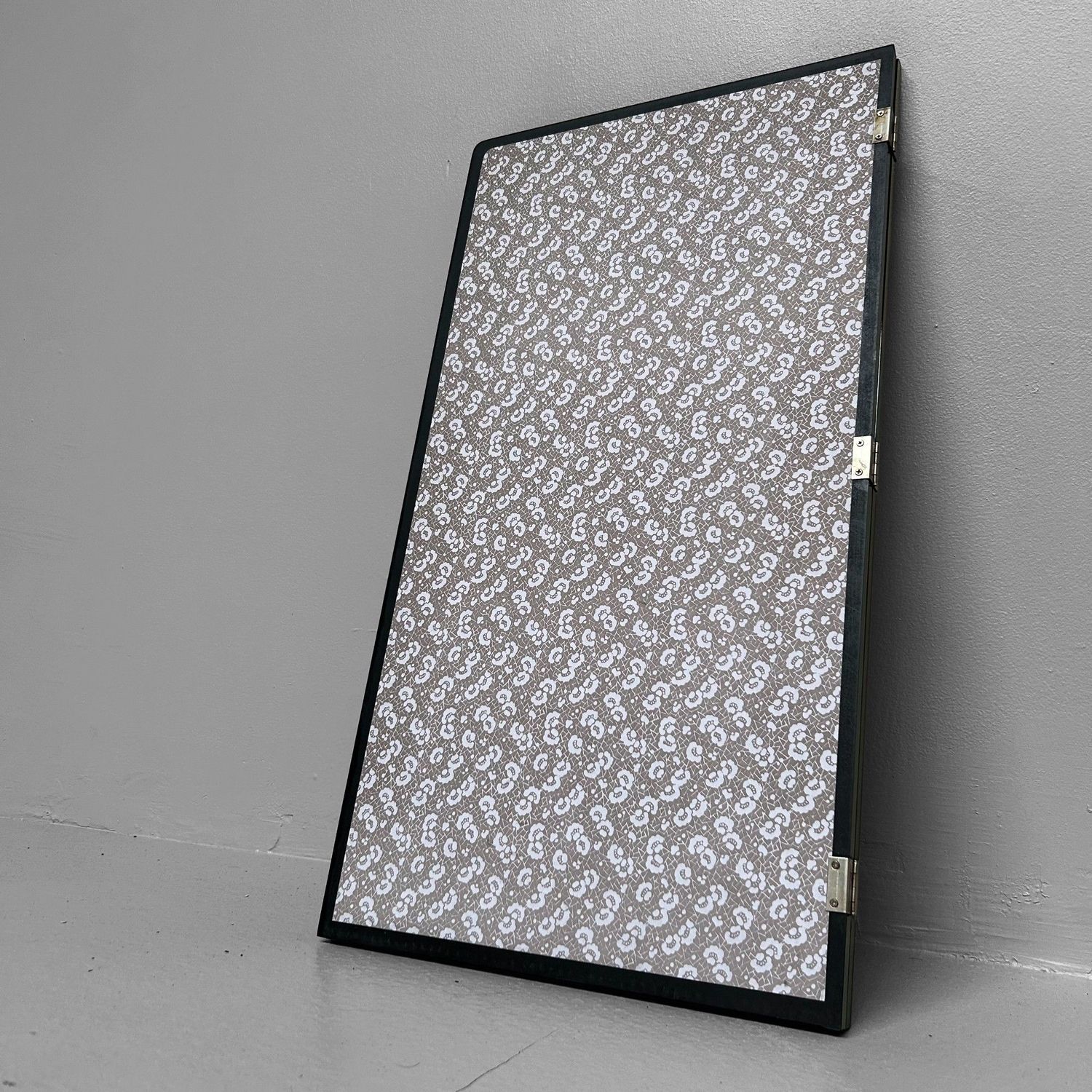 Vintage Japanse Display Stand met Houten scherm, jaren ‘70.