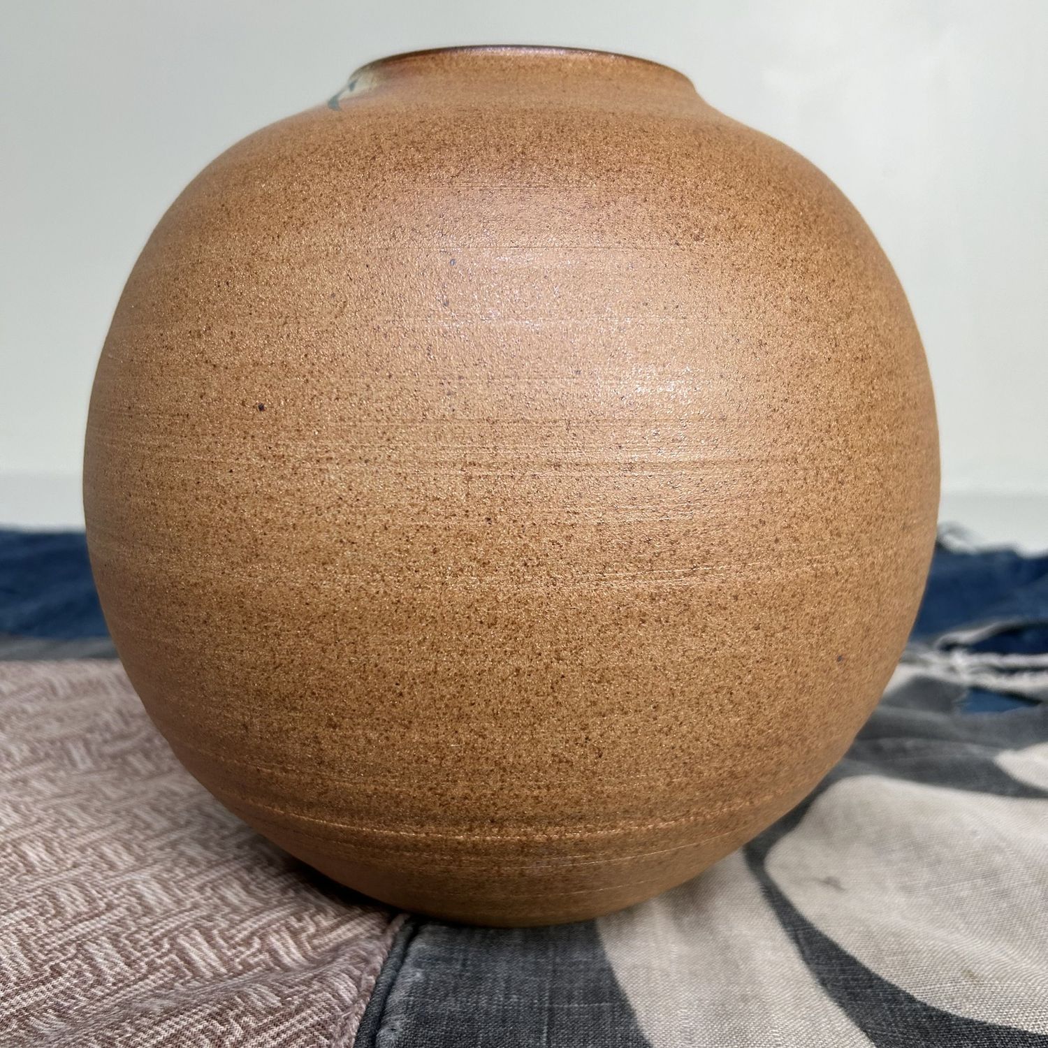 Japanese Mid-Century Ikebana Flower Vase, Kutani Nikko, 1960s.