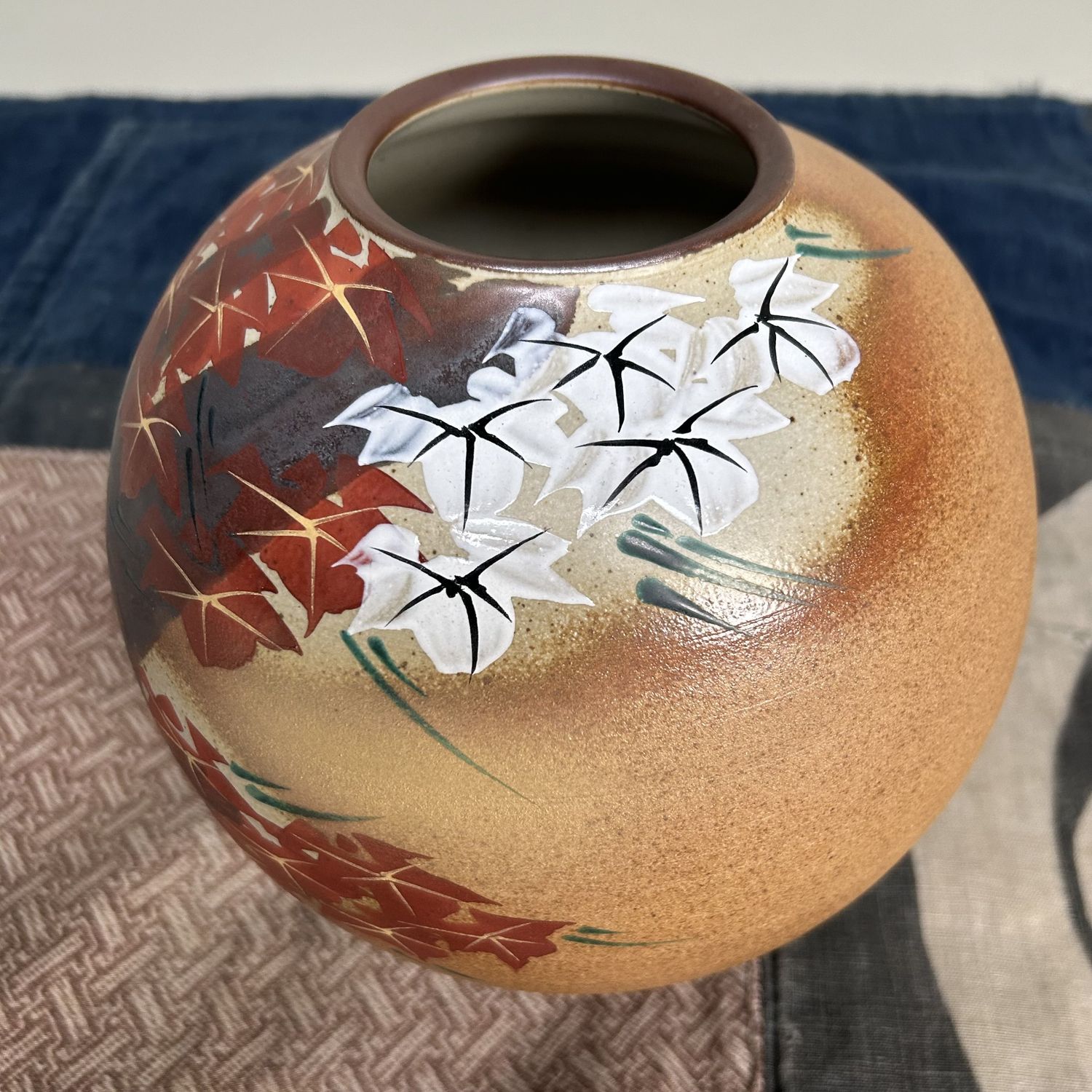 Japanese Mid-Century Ikebana Flower Vase, Kutani Nikko, 1960s.