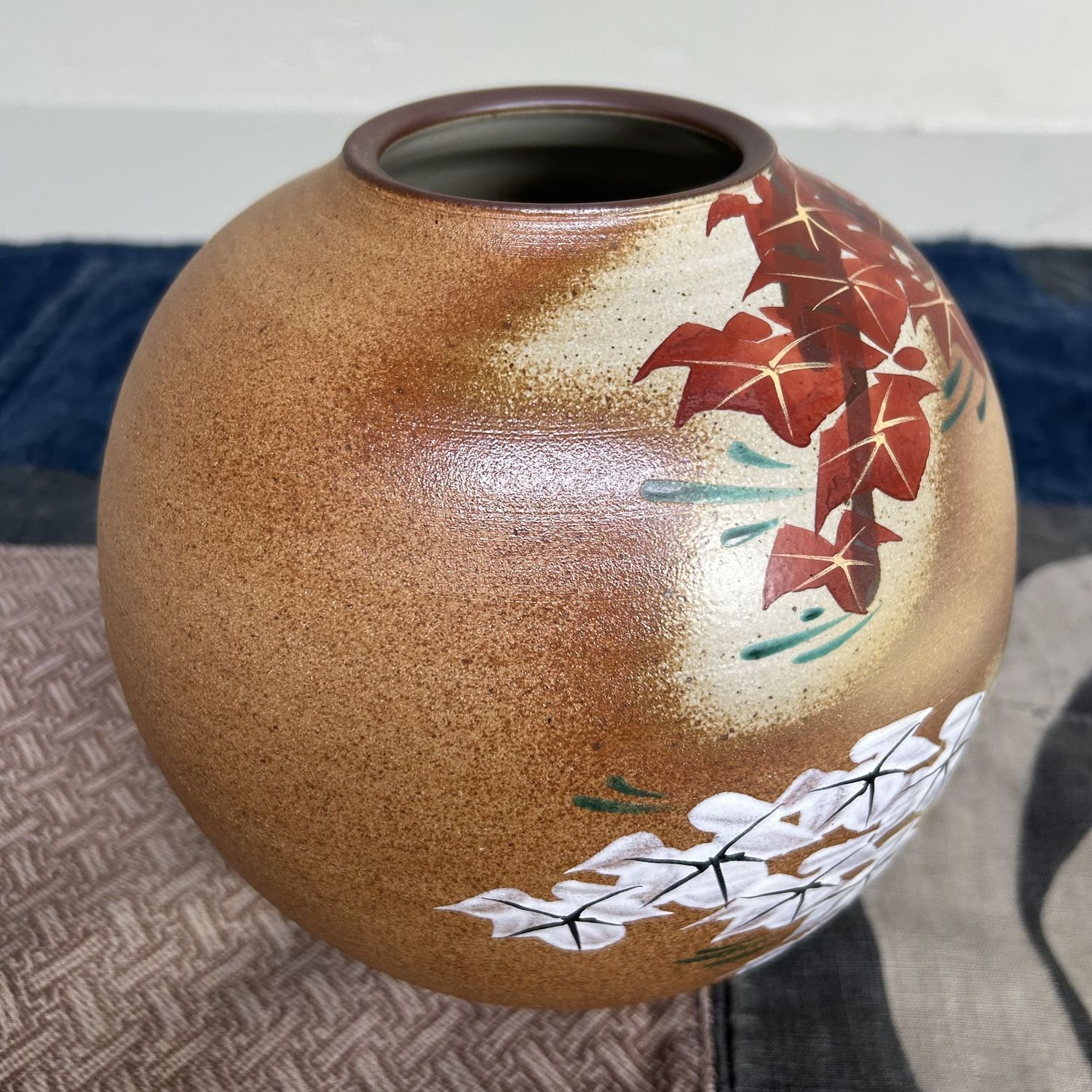 Japanese Mid-Century Ikebana Flower Vase, Kutani Nikko, 1960s.
